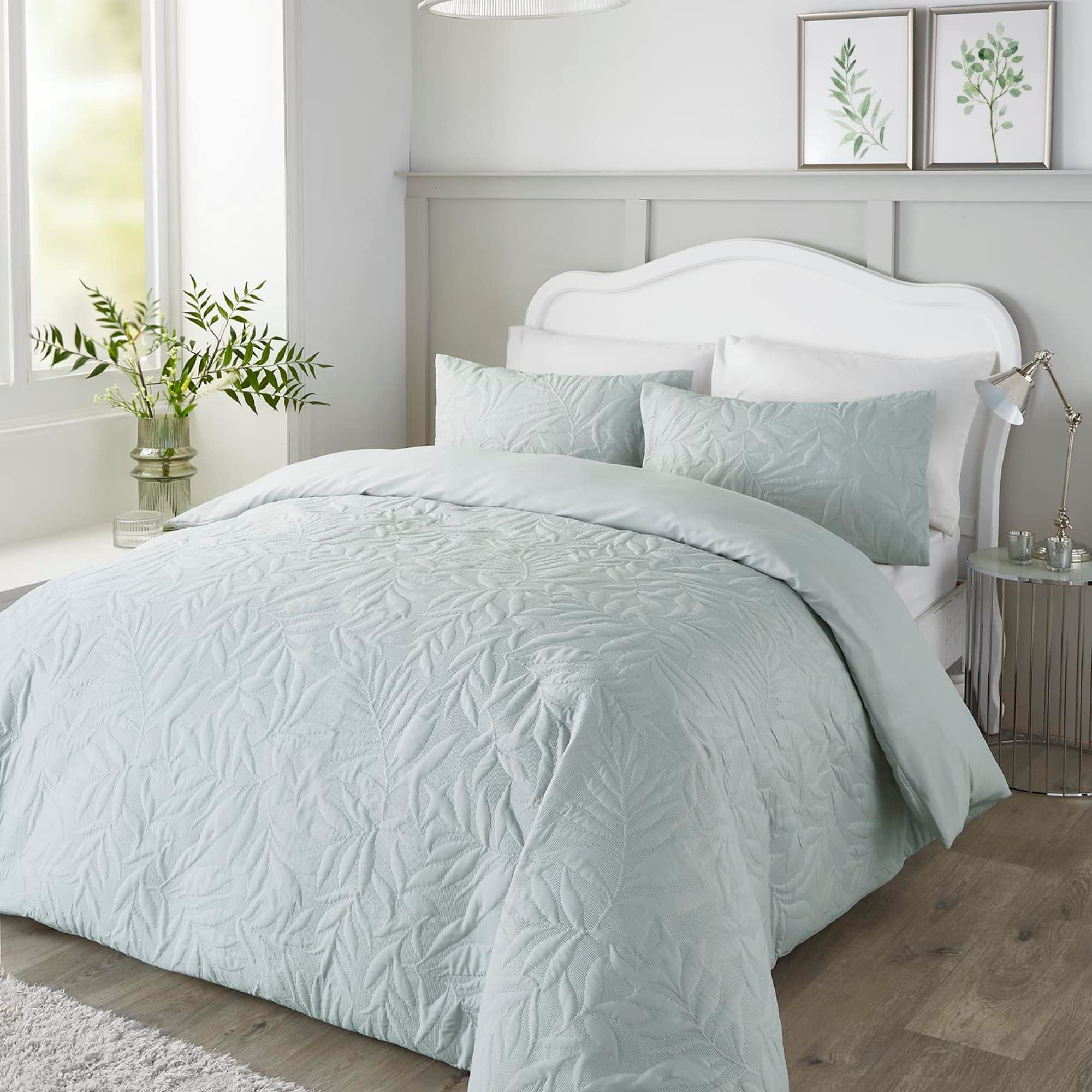 Serene - Green Leaf Embossed Duvet Cover - King Bedding Size (230 x 220cm) - Soft Touch - Leaf/Leaves Embroidery Duvet Cover in Green - Luxury Bedding Set - Luana Collection
