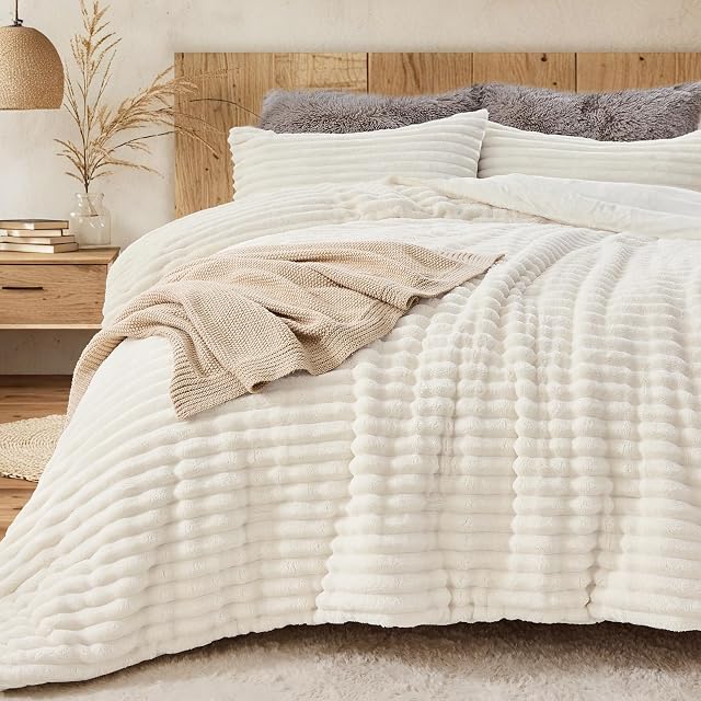 Sasttie Fluffy Comforter Set Queen 3 Pieces - Super Soft & Fuzzy Cream White Comforter Set for Winter Warm Fleece Bedding, 1 Luxury Heavy Faux Fur Down Alternative Comforter with 2 Pillow Cases