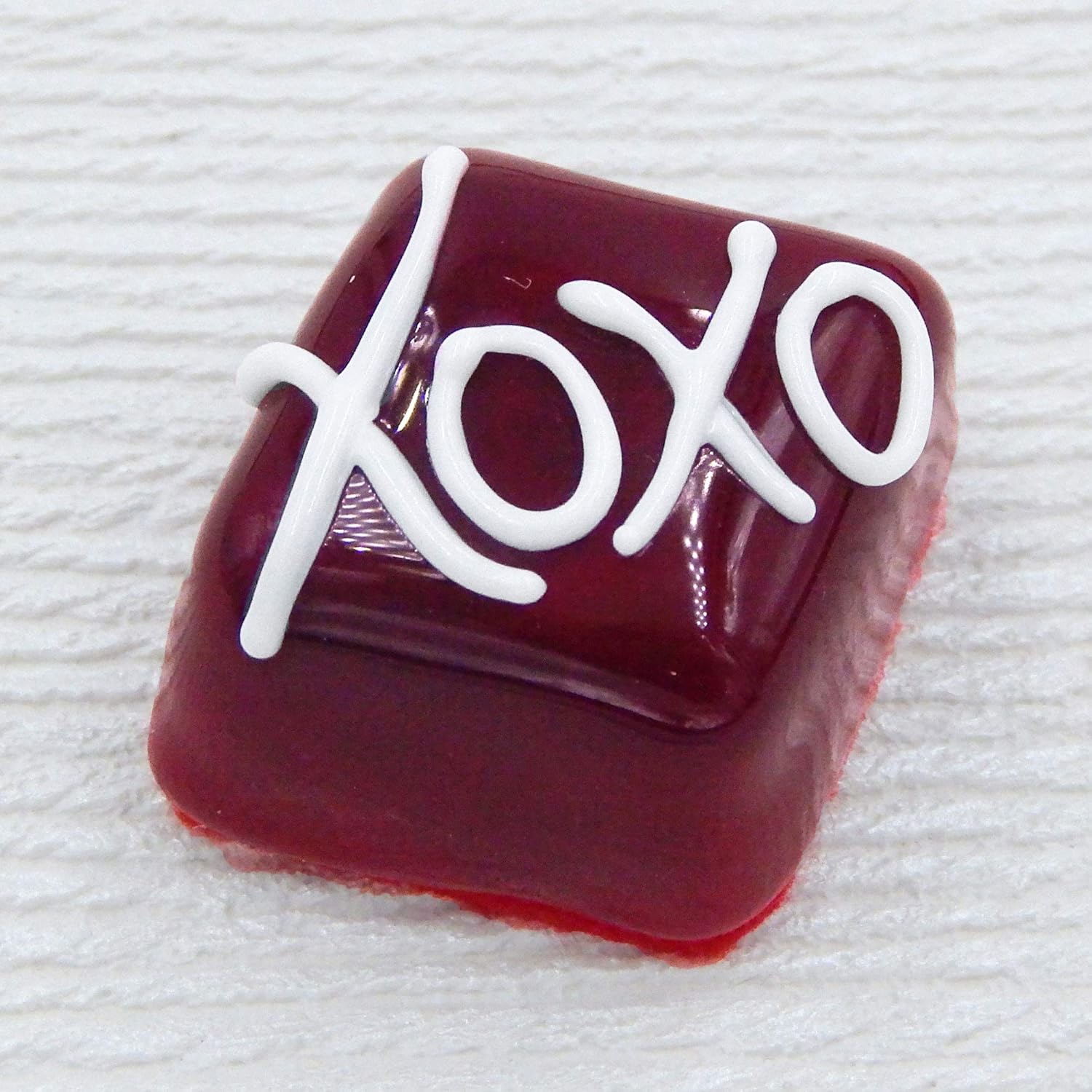 Art Glass Chocolates 'XOXO' Handmade Sculpture Gift Figurine Home Décor (Cherry with White Chocolate)