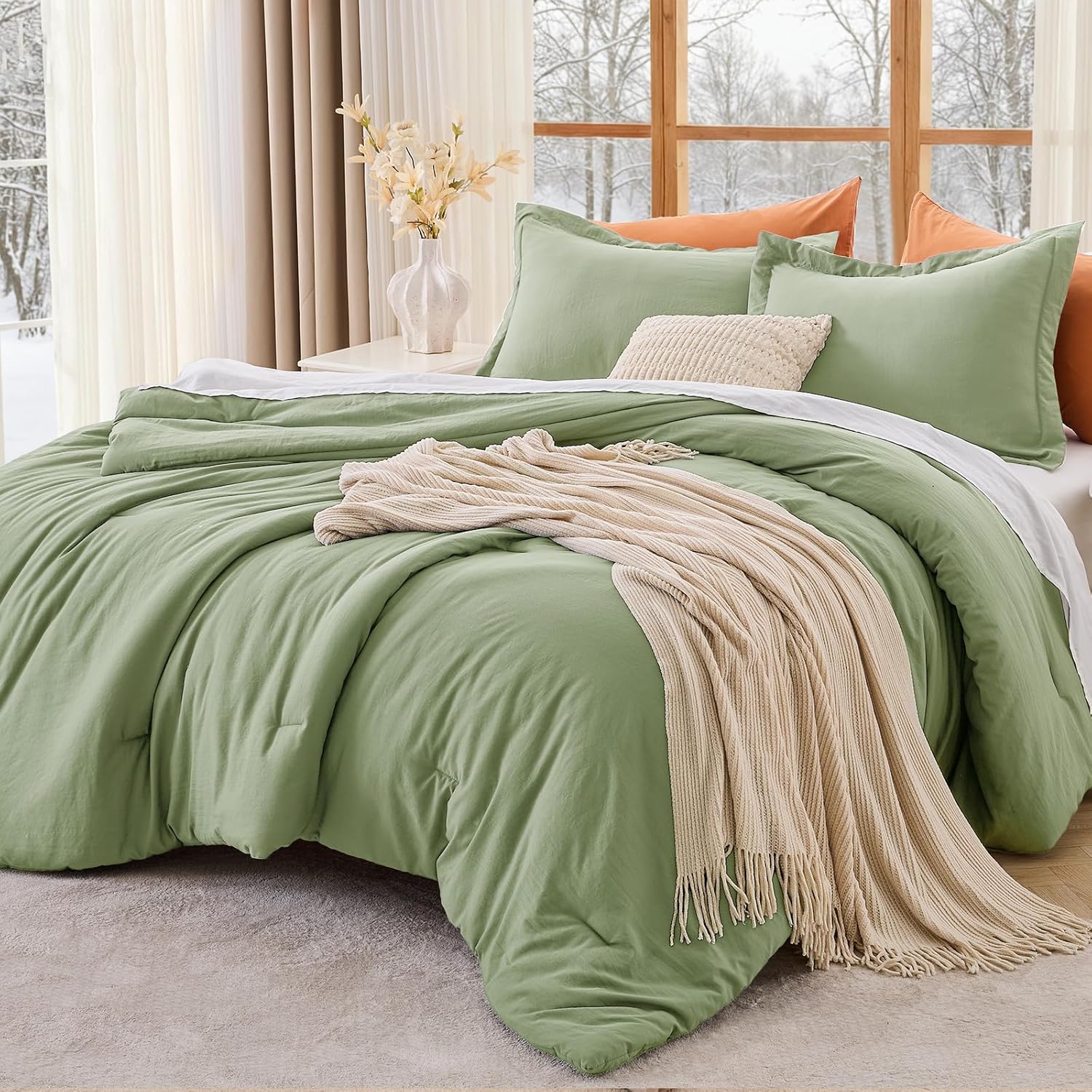 MUXHOMO Green Queen Comforter Set, All Season Ultra Soft Down Alternative Bedding - 3 Piece Lightweight Bed Set Includes 1 Comforter (90"x90") and 2 Pillow Shams (20"x26")