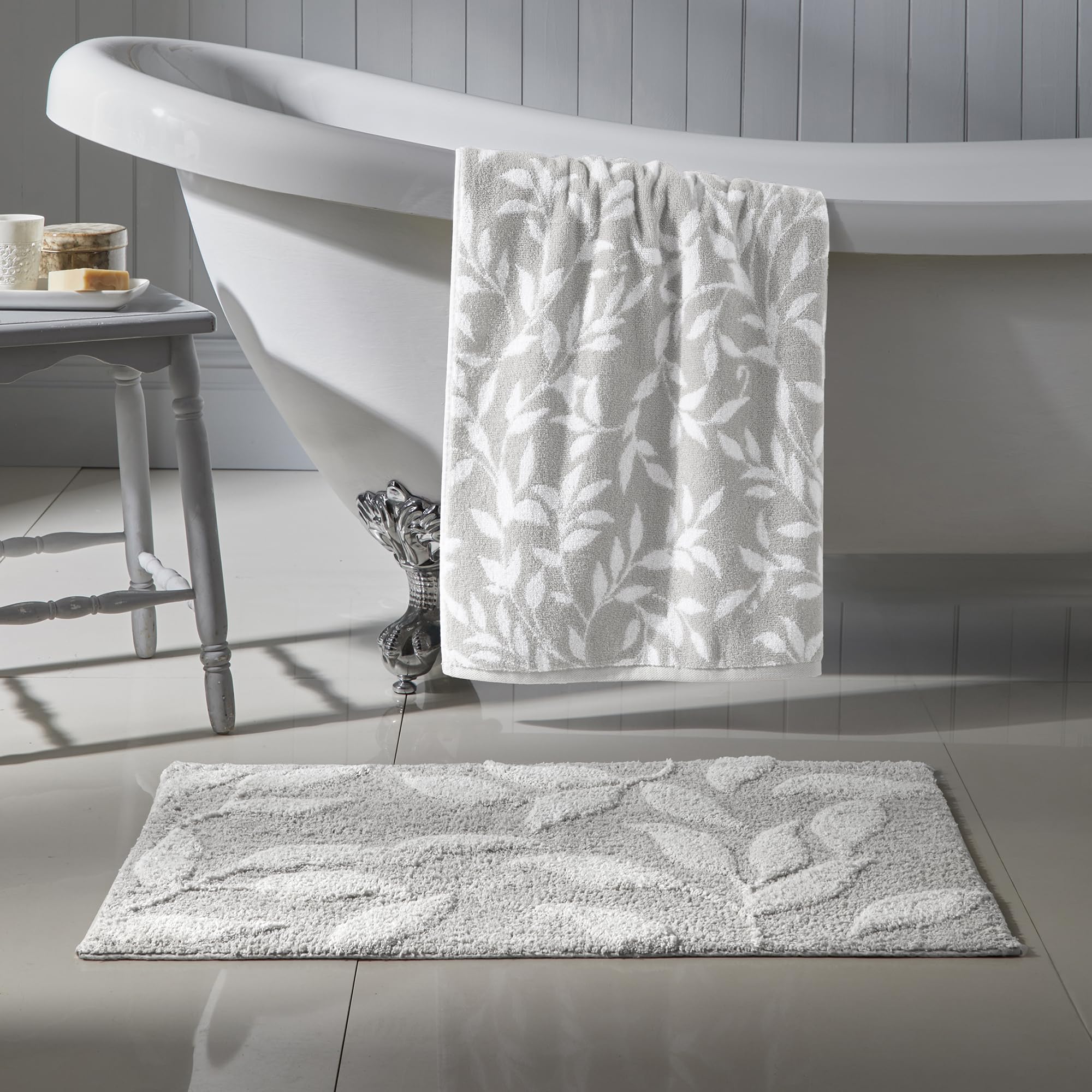 Dreams & Drapes - Grey Leaf Bath Mat (50 x 80cm) - 100% Cotton - Soft Touch - Grey Absorbent Bath Mat - Botanical Floral Bathroom Mat