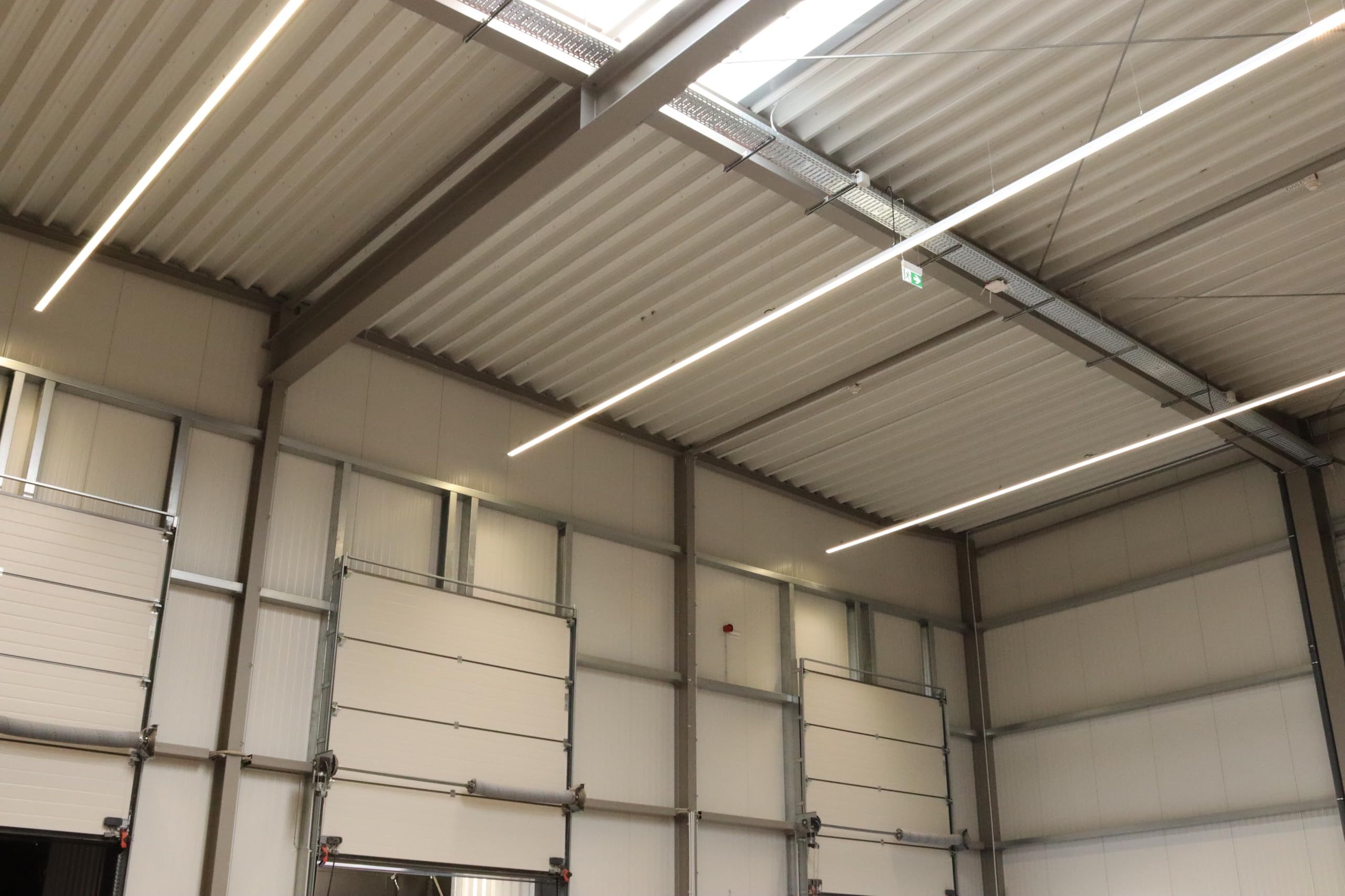 NOVA modulares LED Lichtbandsystem 33-58W dimmbar 5000K Neutralweiß 90° 10,5m