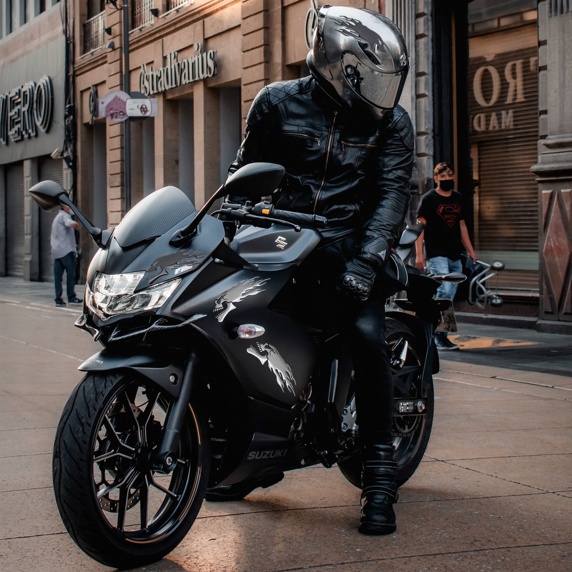 4 szt. Naklejki 3D Płomień Zbiornik Paliwa Motocykl Tank Pad Naklejki Dekoracje Demon Czaszka Uniwersalna Naklejka Na Zbiornik Wodoodporna Podkładka Na Zbiornik Motocykla Folia Ochronna Ochrona przed