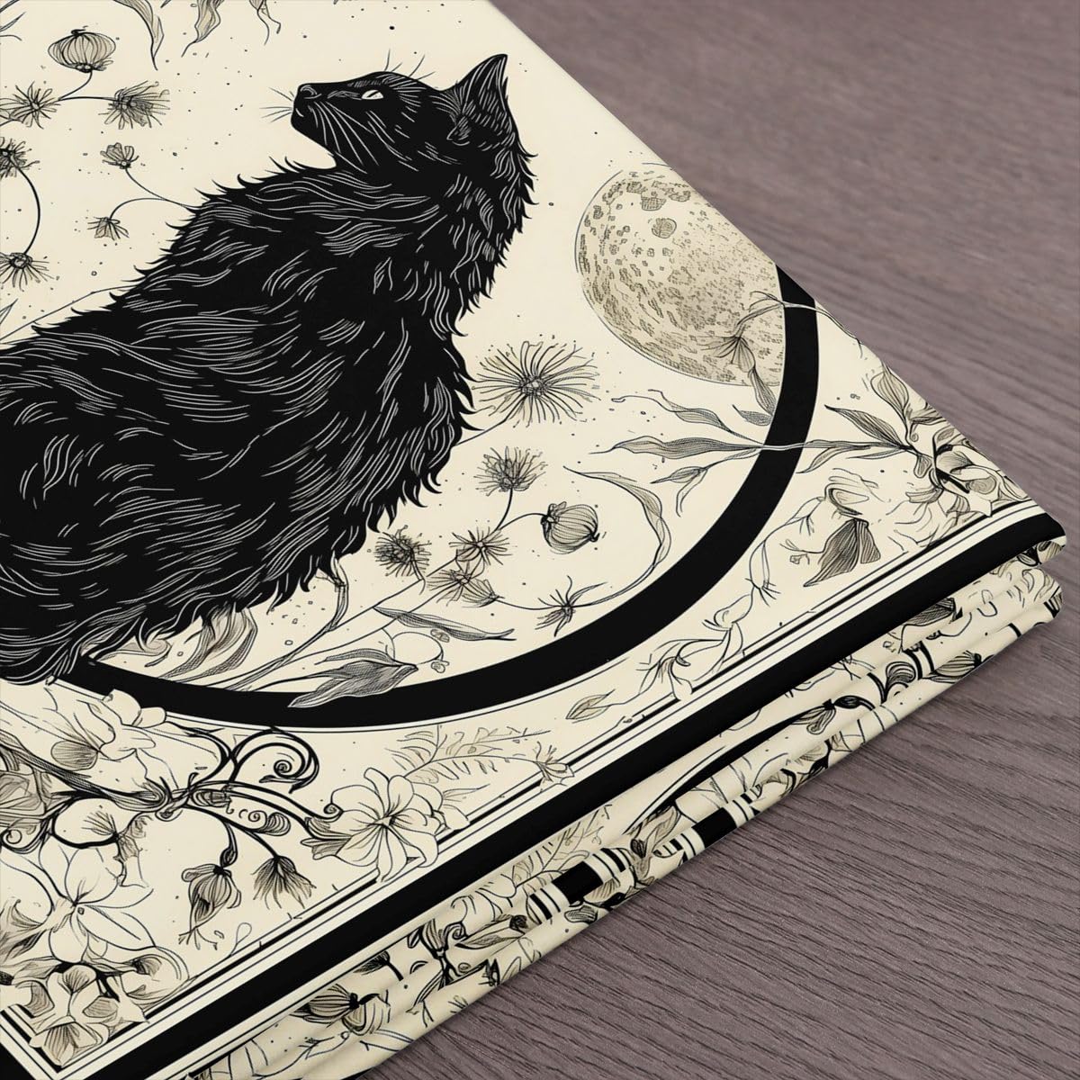 Homewish Tela con estampado de gato negro de The Yard