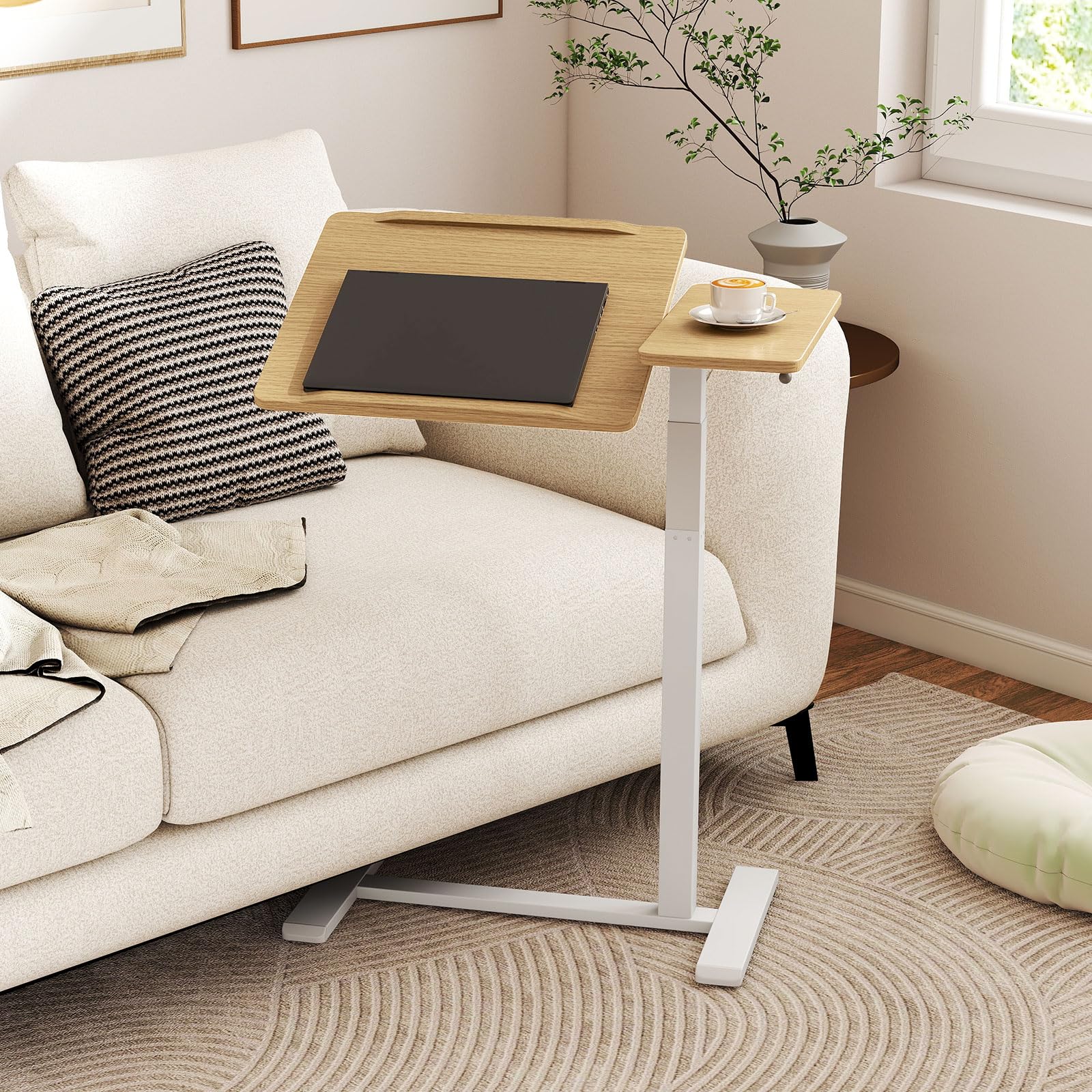 COSTWAY Mesa Auxiliar con Ruedas, Tablero Inclinable y Topes Dobles, Altura Ajustable, Mesita en Forma de C para Sofa Cama Salon Dormitorio Hospital, 68 x 49 x 70-103.5 cm, Natural