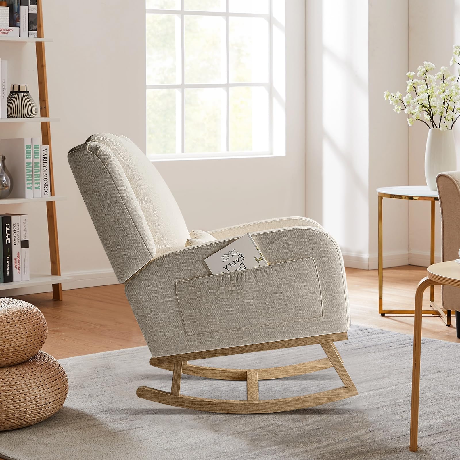 Rocking Chair,Living Room Rocking Chair Interieur,Chaise à Bascule avec Coussin Lombaire,Fauteuil Allaitement en Tissu en Lin avec Pieds en Bois Massif,Beige