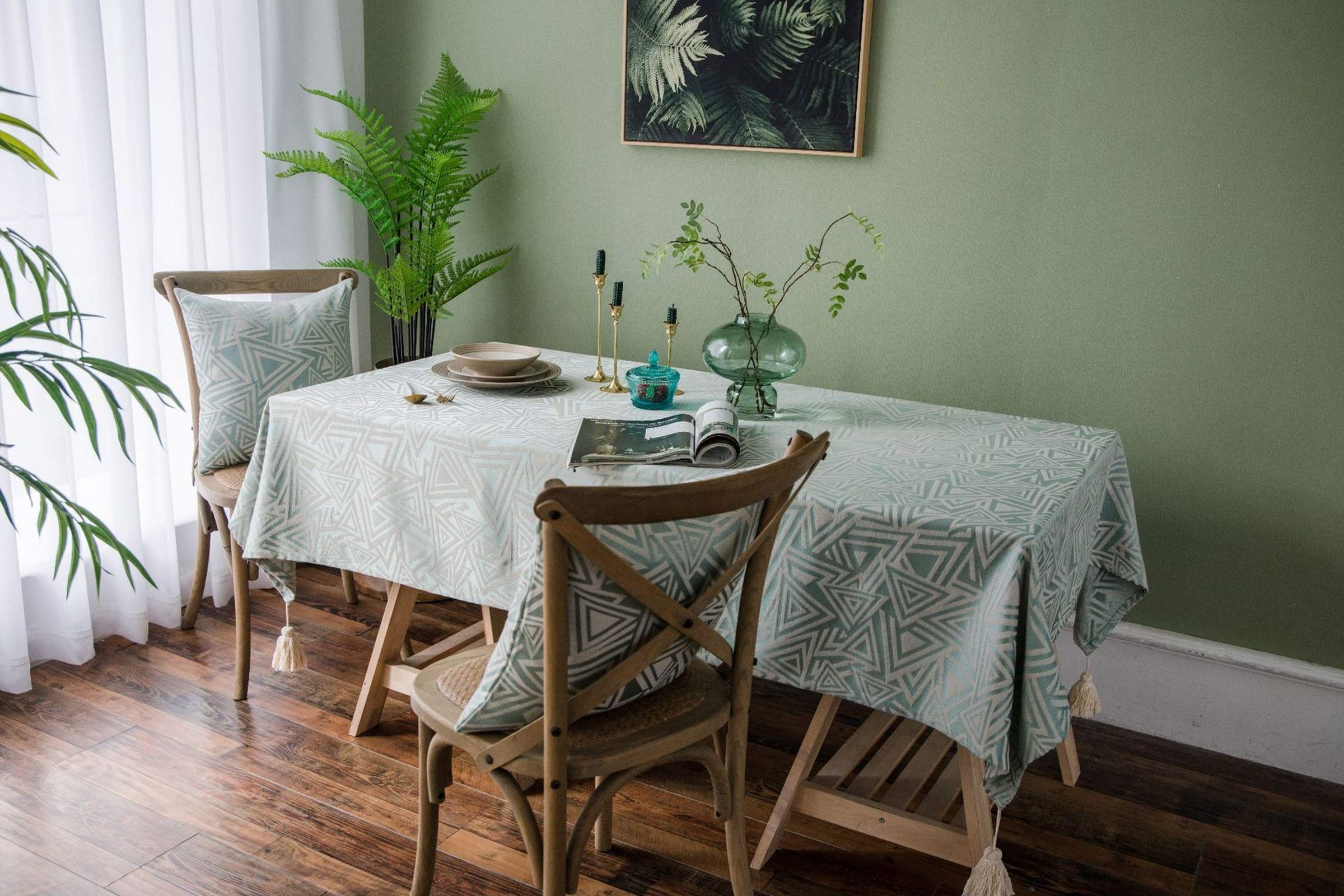 Nappe jacquard triangle verte anti-rayures 135x200cm pour protéger votre table avec élégance