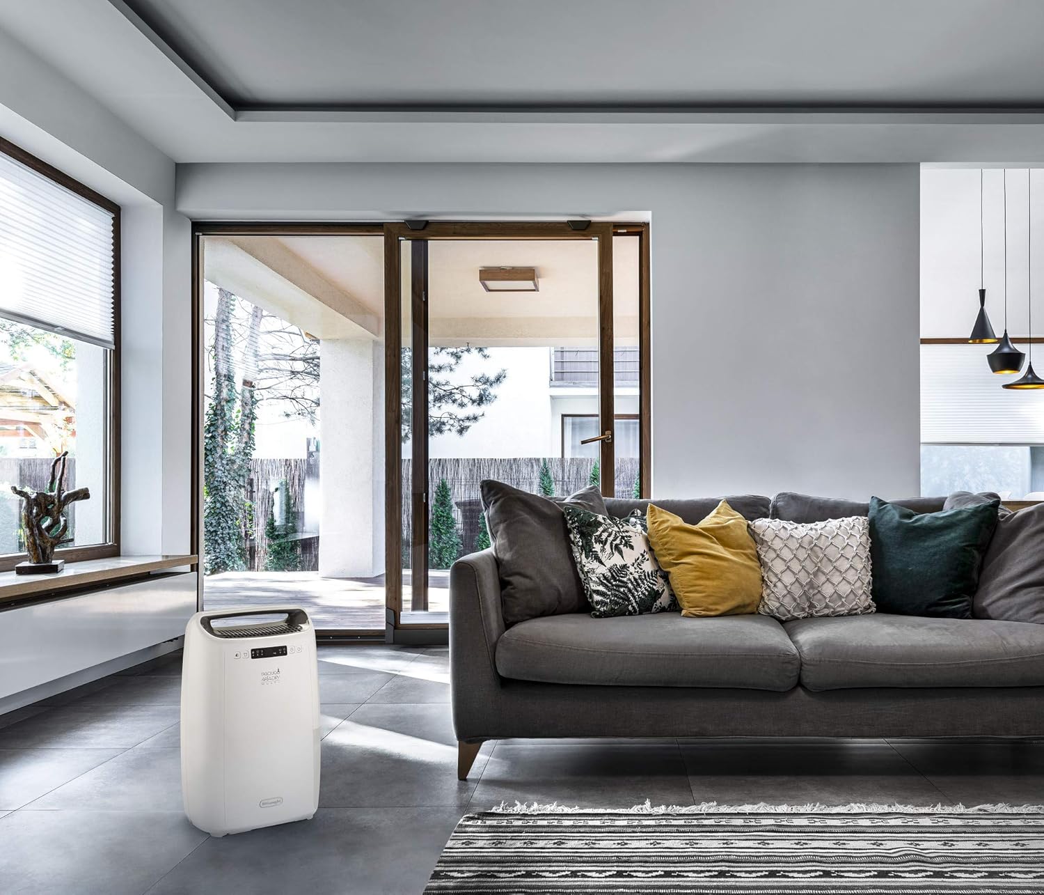 De'Longhi AriaDry DEXD214RF Dehumidifier placed in a living room