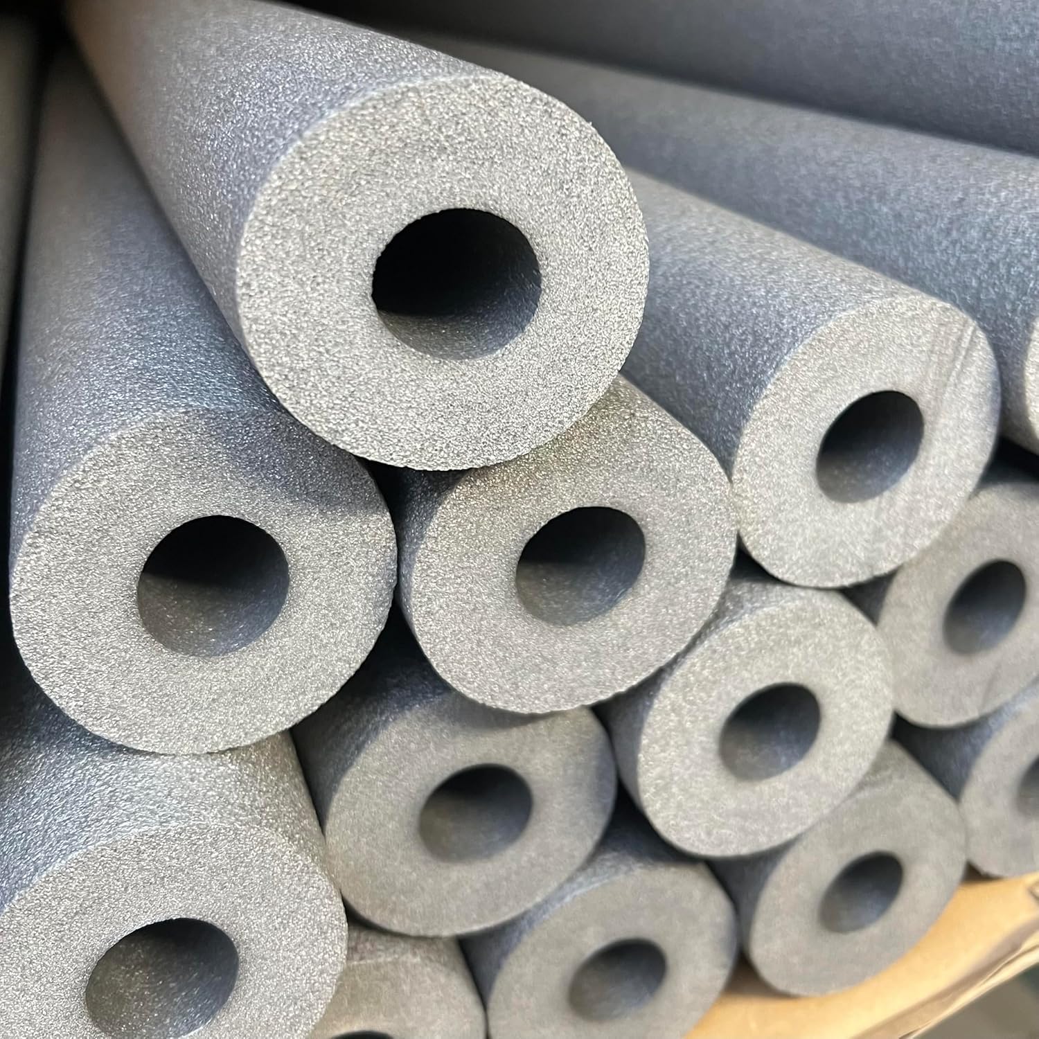 Rohrisolierung PE Ø 15 mm Stärke 9 mm grau voller Karton 36 Meter | angeschlitzt Isolierung Schaumstoff Isolierschlauch für Heizung und Sanitär