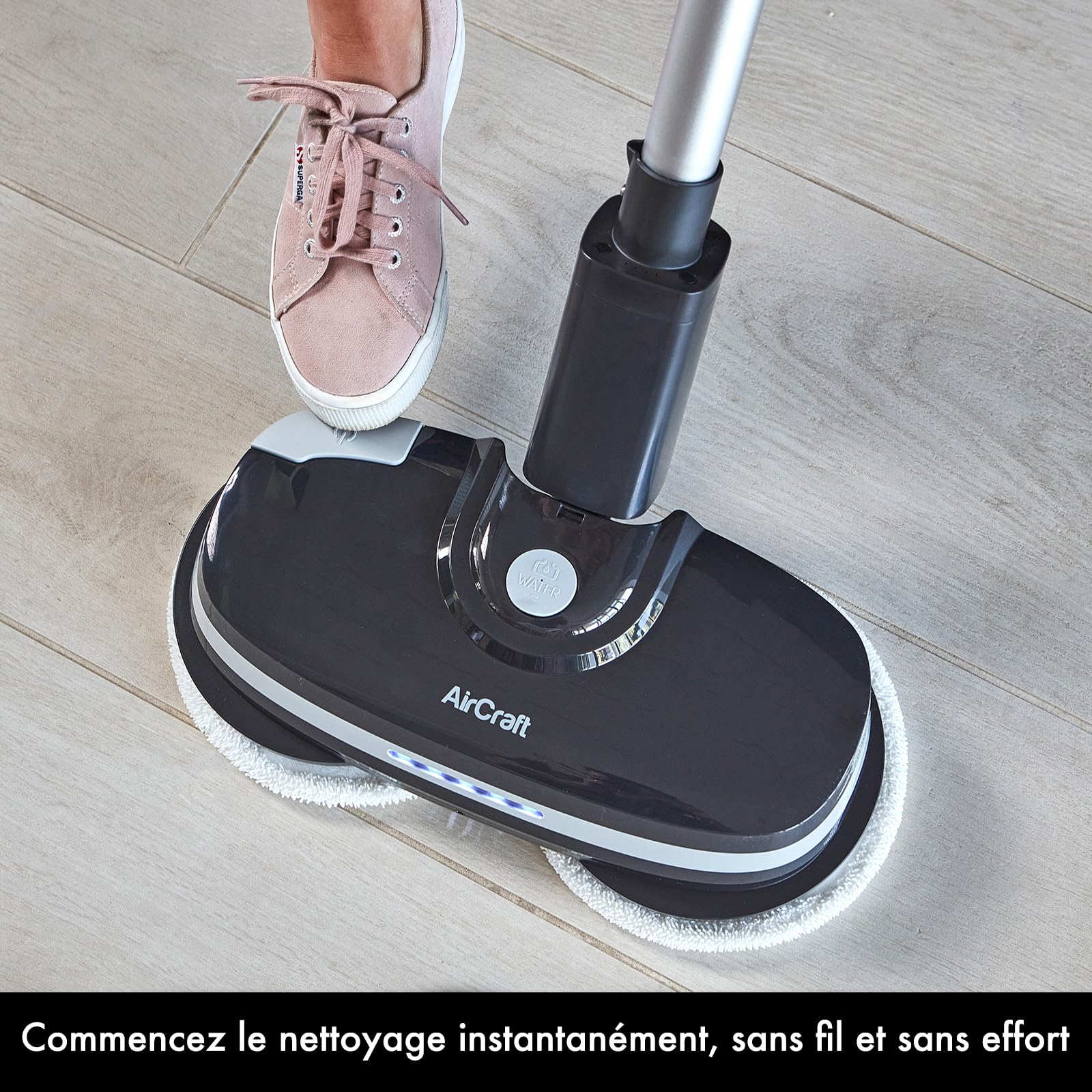 Aircraft PowerGlide Nettoyeur de Sol Dur sans Fil et Polisseuse à Plancher Rechargeable 2-en-1 avec 8 Tampons de Nettoyage, Idéal pour Les Sols en Bois, Carrelage, Stratifiés et en Pierre Naturelle