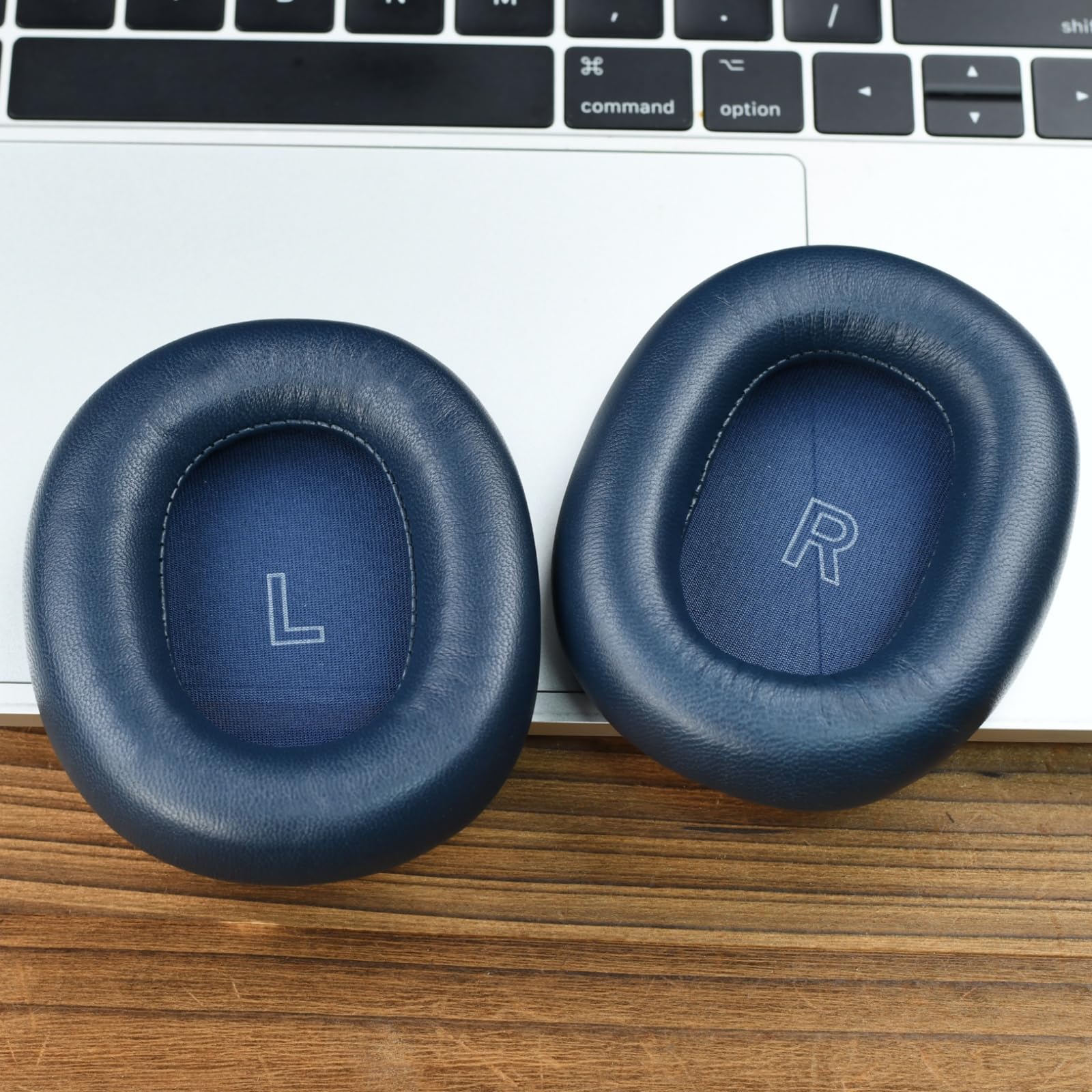 Cuscinetti auricolari in pelle con isolamento acustico progettati per auricolari per auricolari che assicurano la vestibilità e l'acustica dello studio auricolare in pelle di pecora