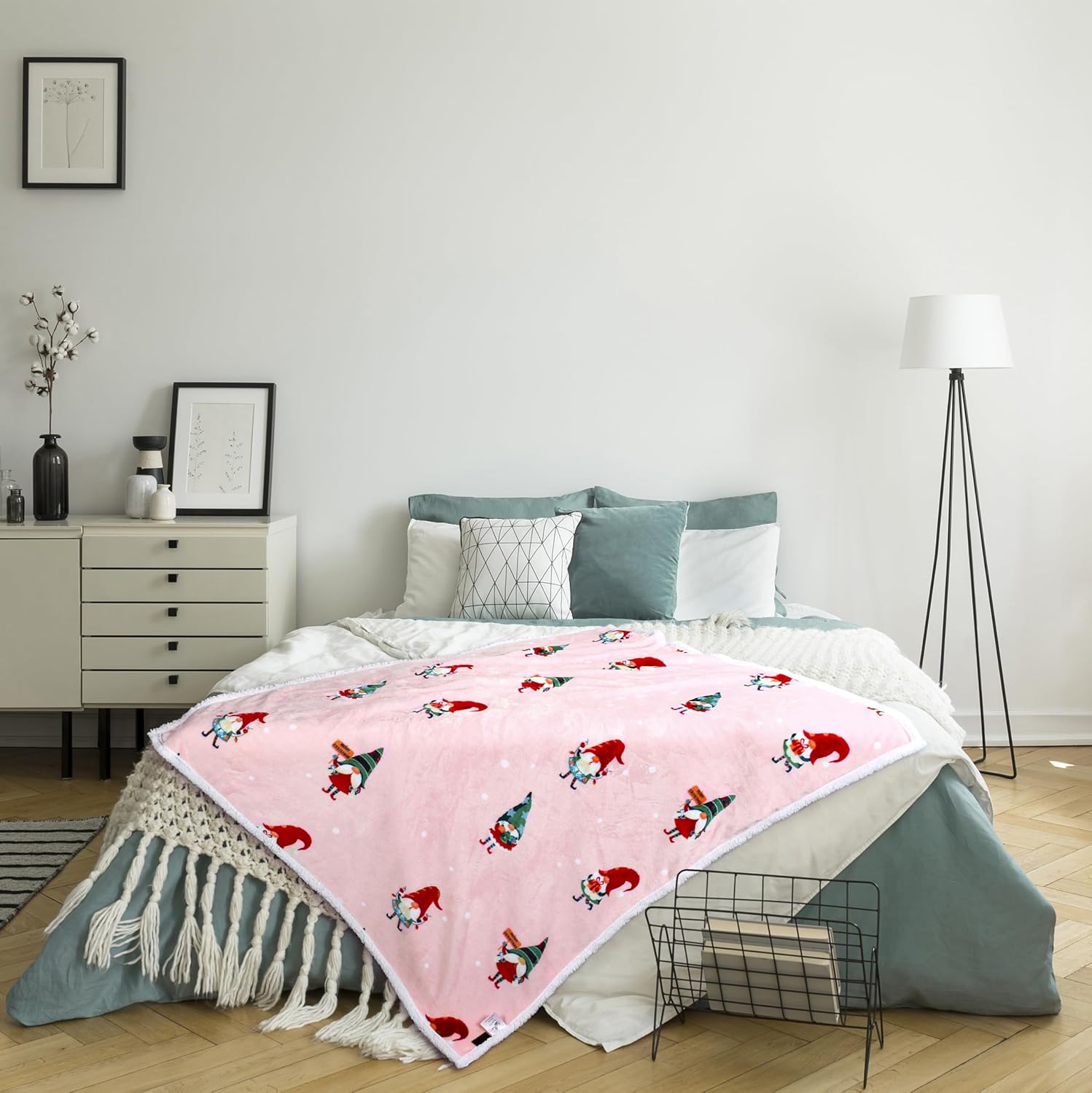 Solaris Santa Claus Sherpa Christmas Blanket, Soft Warm Cozy Reversible Fuzzy Fleece Patterns Holiday Throw Blanket for Couch Sofa Bed, Home Decor, Light Pink - Image 7