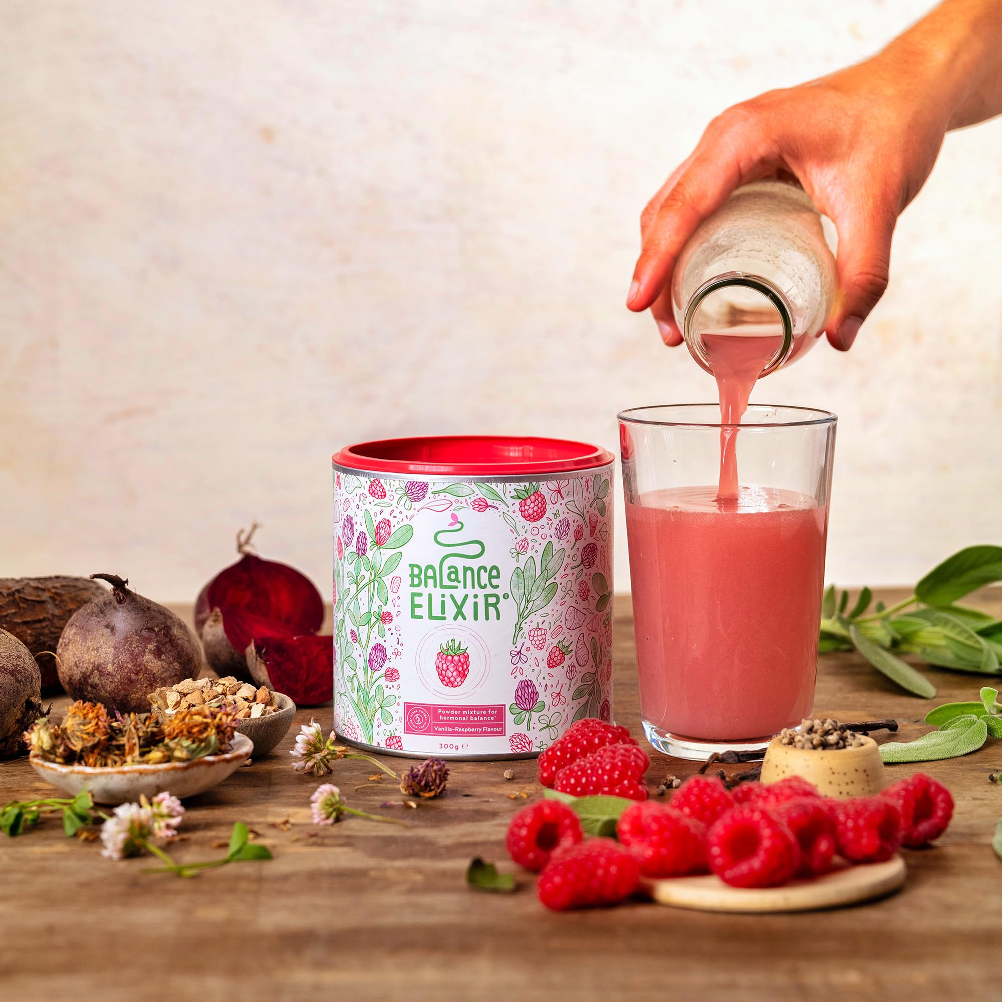 Integratore Menopausa in Polvere | 300 g | L'Equilibrio Ormonale con Isoflavoni di Trifoglio Rosso, Salvia, Vitamina B6, D e Calcio | Menopausa Integratori | Vaniglia-Raspberry | Alpha Foods