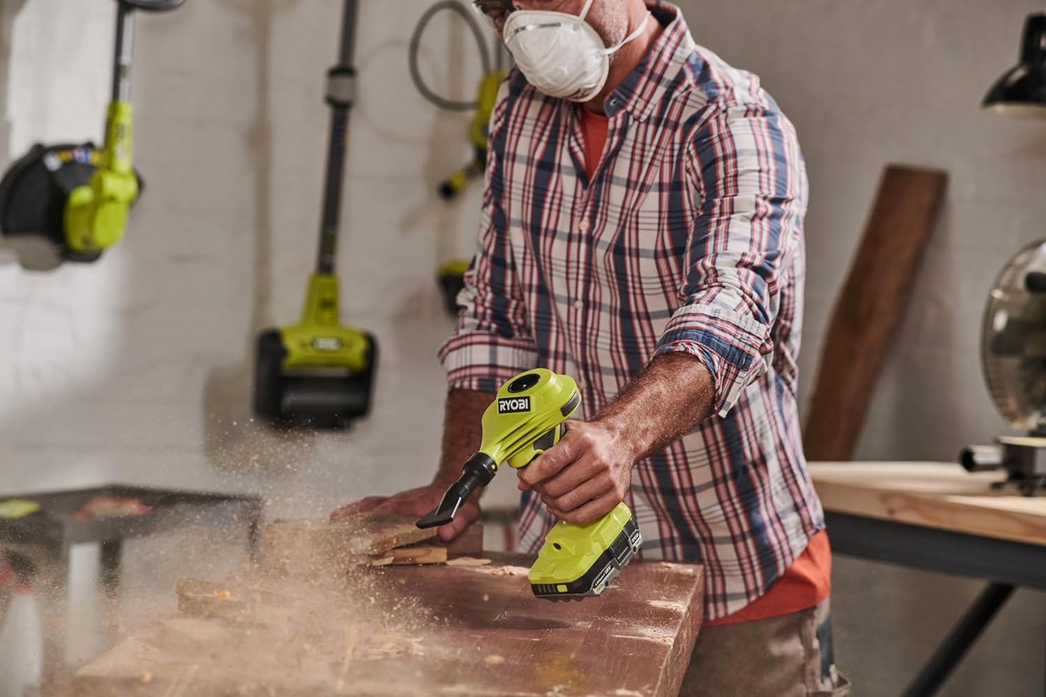 Ryobi - 18V ONE+ Cordless deflator inflator with high Flow: 250 L/min - Comes with Pinch Valve Nozzle (Without Battery) - RVI18