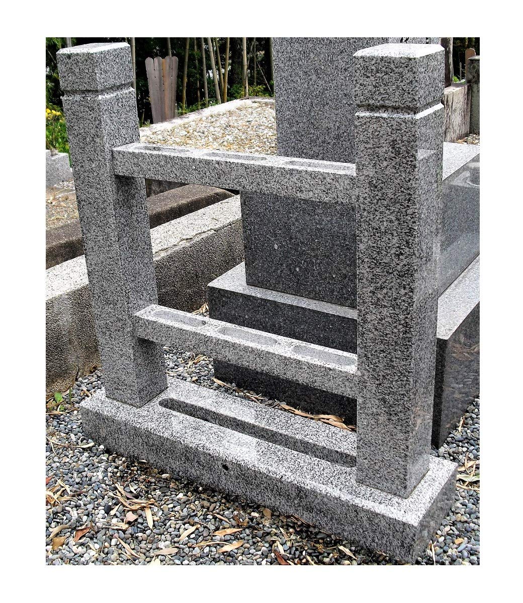 【最終値下げ】五重の塔　金属製　およそ30号【90%〜OFF】 楽天市場】【お墓用】【御影石の土台付き】3コマ【石に差すだけ