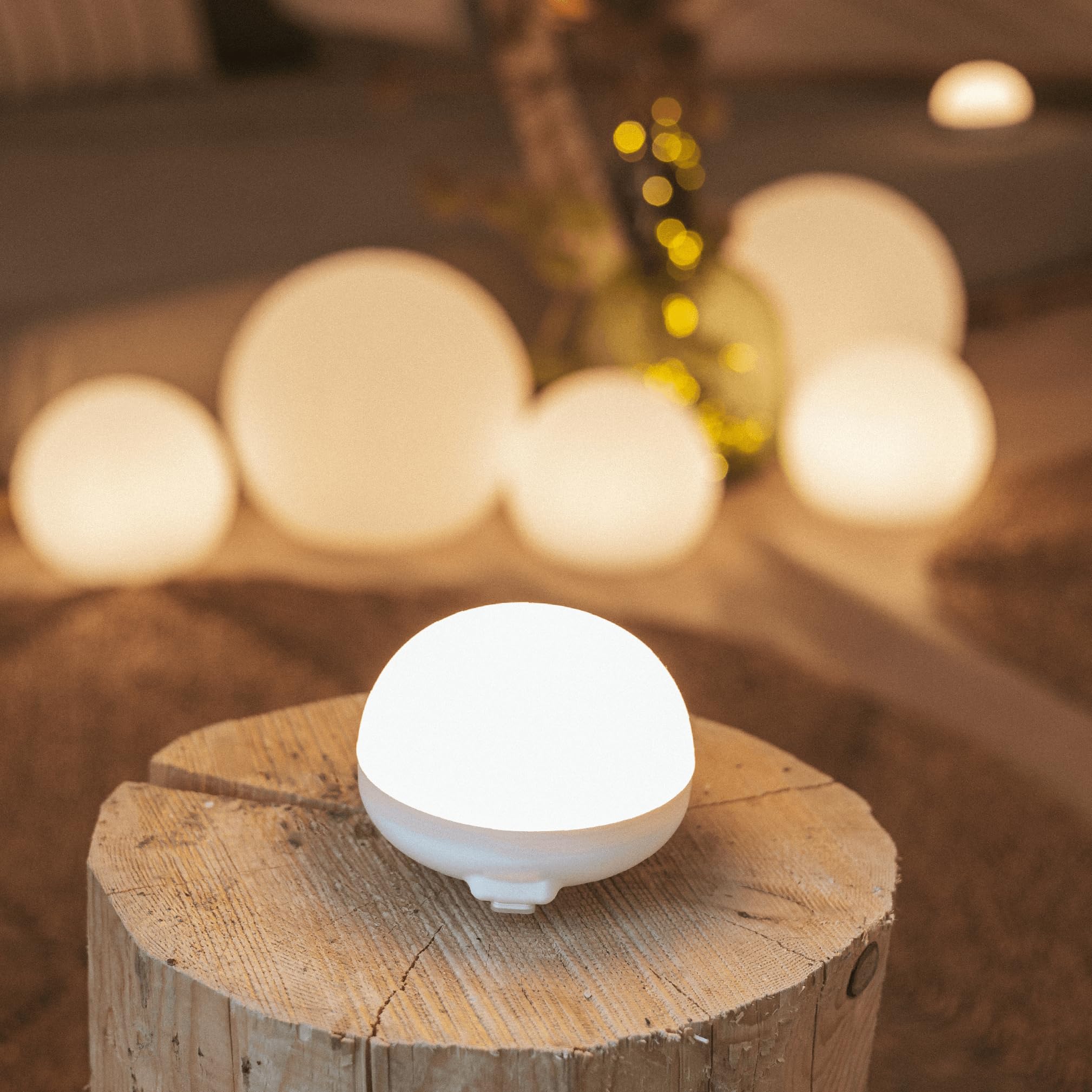 Newgarden - Lámpara de Camping y Emergencias LED Cherry. Bombilla Portátil con Gancho e Imán, Sin Cables con Batería Recargable por USB. 900 Lúmenes y Hasta 20H de Uso. Resistente IP54 (Blanco)