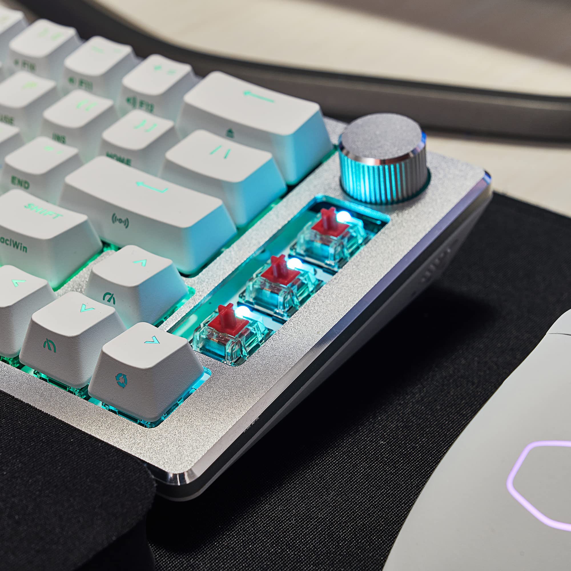 Cooler Master SK652 Teclado mecánico Completo para Juegos de Perfil bajo, interruptores Azules Clic, RGB Personalizable, diseño ergonómico, conectividad USB-C, Mac/Windows, QWERTY (SK-652-SKTL1-US)