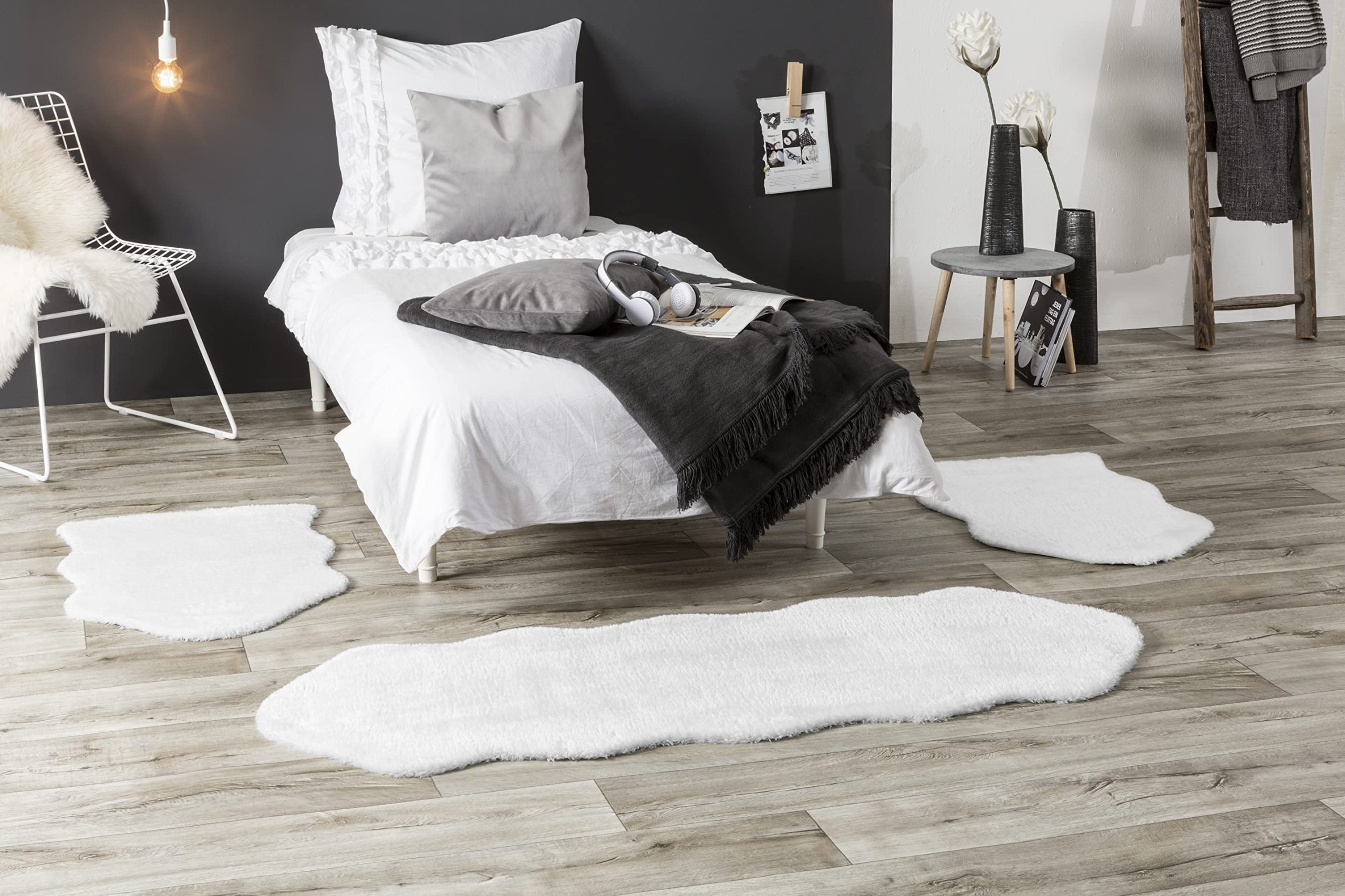 andiamo Teppich Lambskin - Kunstfell - flauschiger Teppich Schlafzimmer - geeignet als Bettvorleger Schlafzimmer oder als Fellteppich Wohnzimmer - Lammfellimitat pflegeleicht 3 teiliges Set weiß