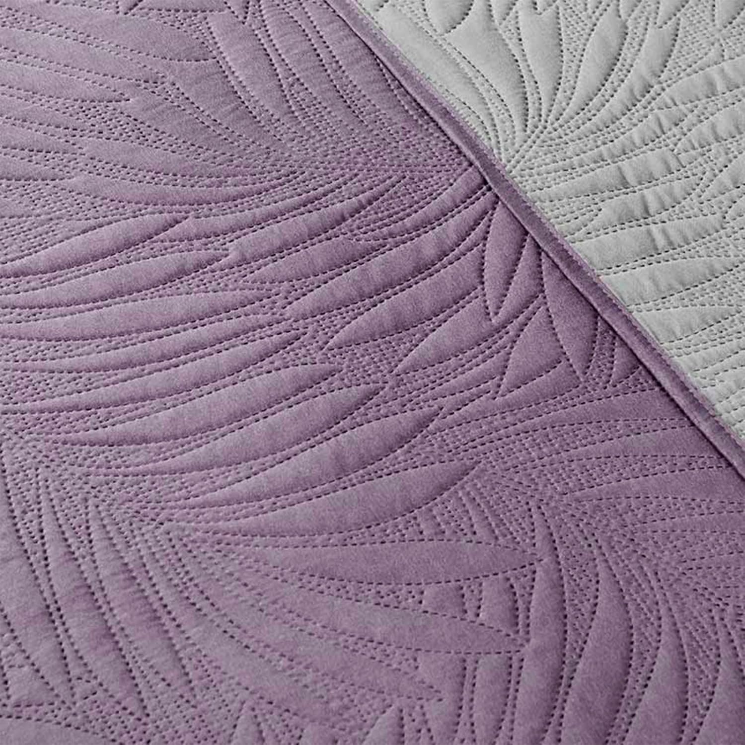 Tranquil Dreams: Radiant Mauve Lightweight Reversible King Size Comforter