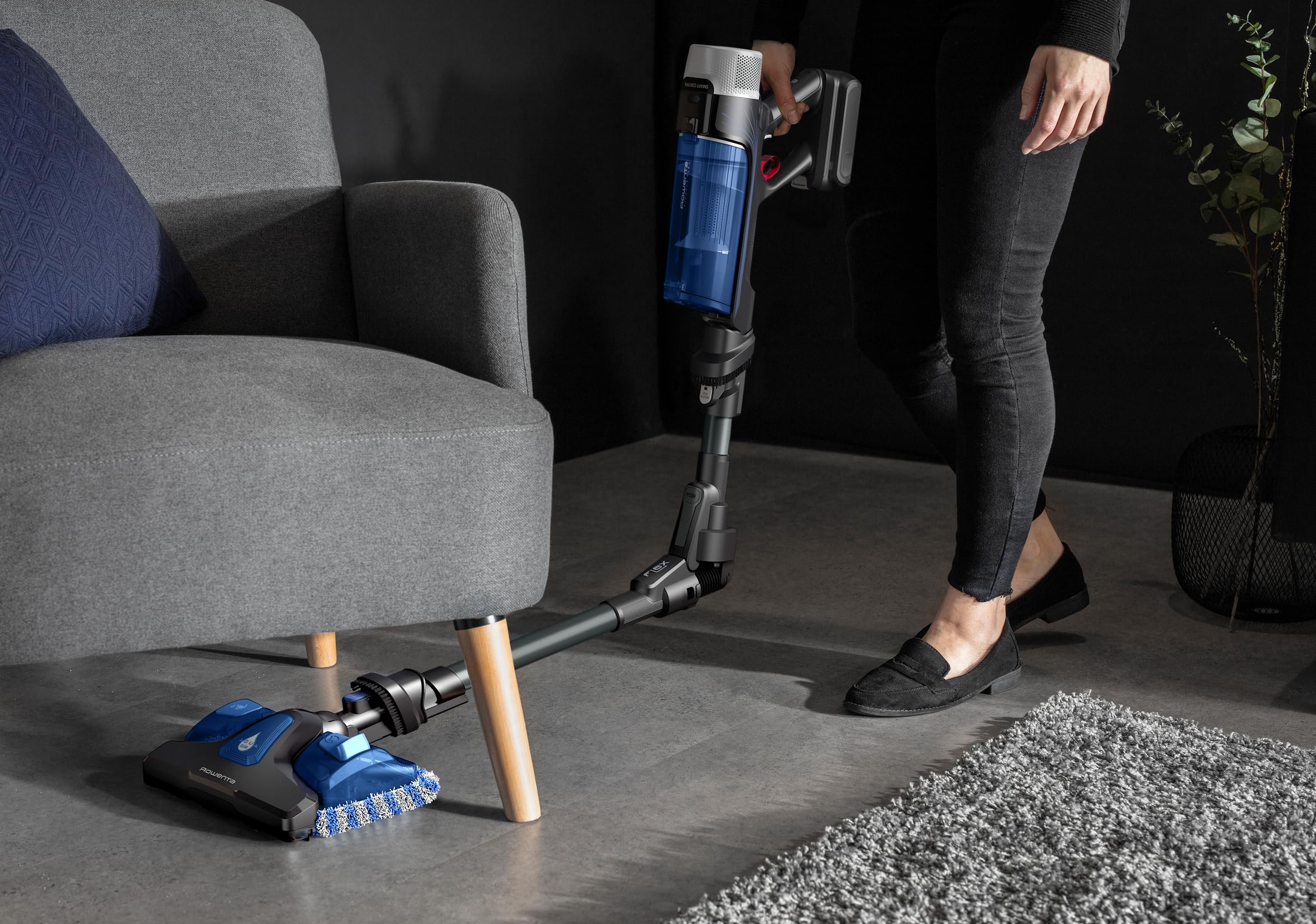 Rowenta X-Force Flex 9.60 Aqua, Aspirapolvere Lavapavimenti, Scopa Elettrica Senza Fili con Regolazione Automatica della Potenza, Filtro Avanzato, Display, Autonomia Fino a 45 Min, 100 AirWatt, RH20C2