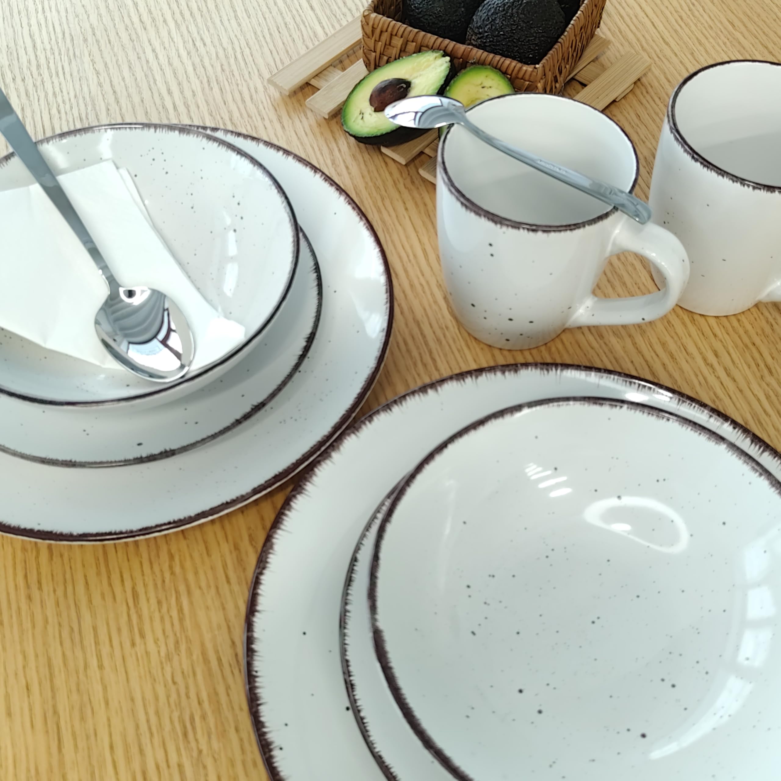 LIVELLO DUNA Tafelservice 24-teilig für 6 Personen – Steingut Geschirrset mit Speisetellern, Suppentellern, Desserttellern & 450 ml Bechern, Spülmaschinen- & Mikrowellengeeignet, Weiß