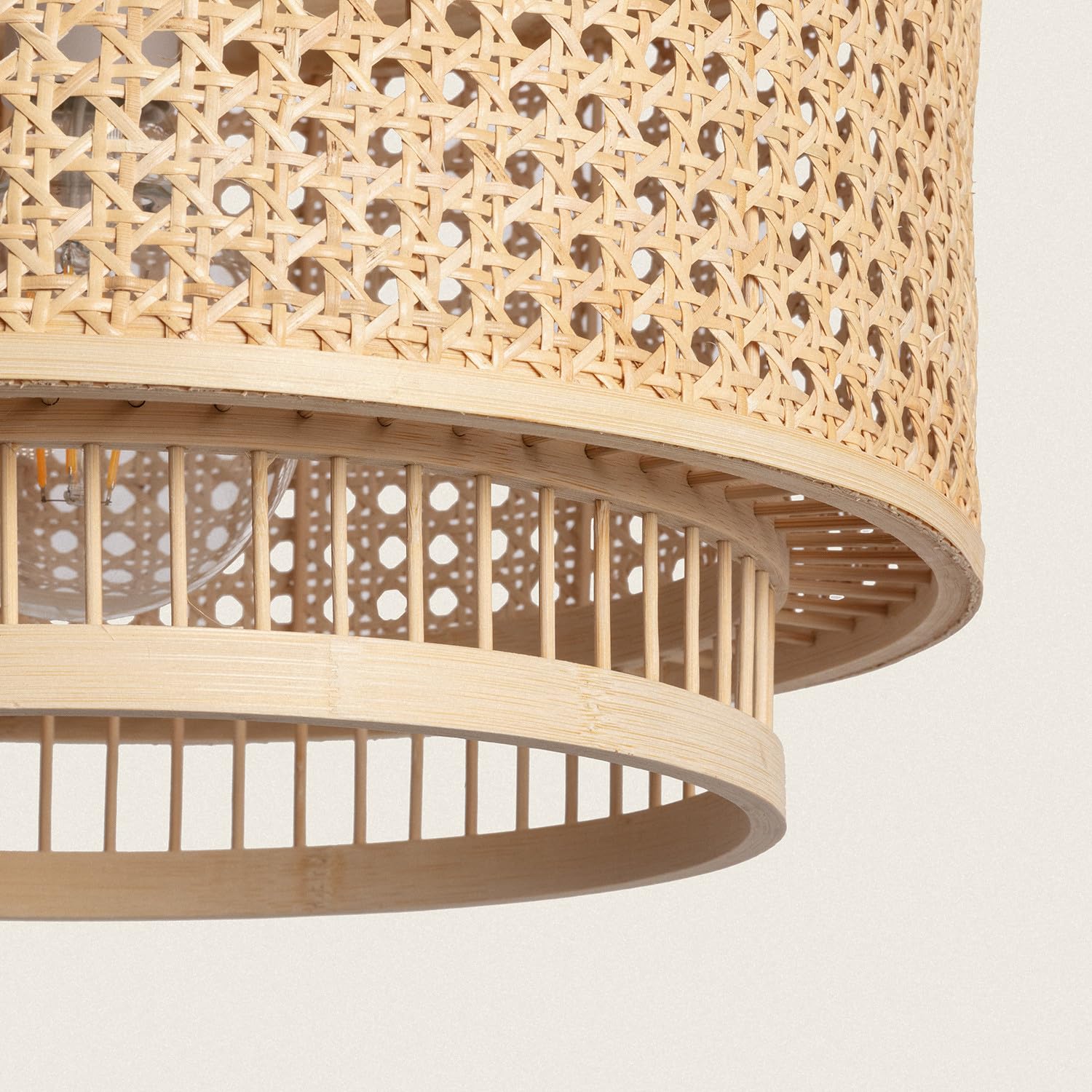 Ledkia Lampa Wisząca Bambusowa Bangkal Naturalna – Rustykalna Oprawa Sufitowa do Salonu i Sypialni w Stylu Boho. Elegancki Rattanowy Abażur z Dwoma Cylindrami, Gwint E27, Doskonała Dekoracja Wnętrz