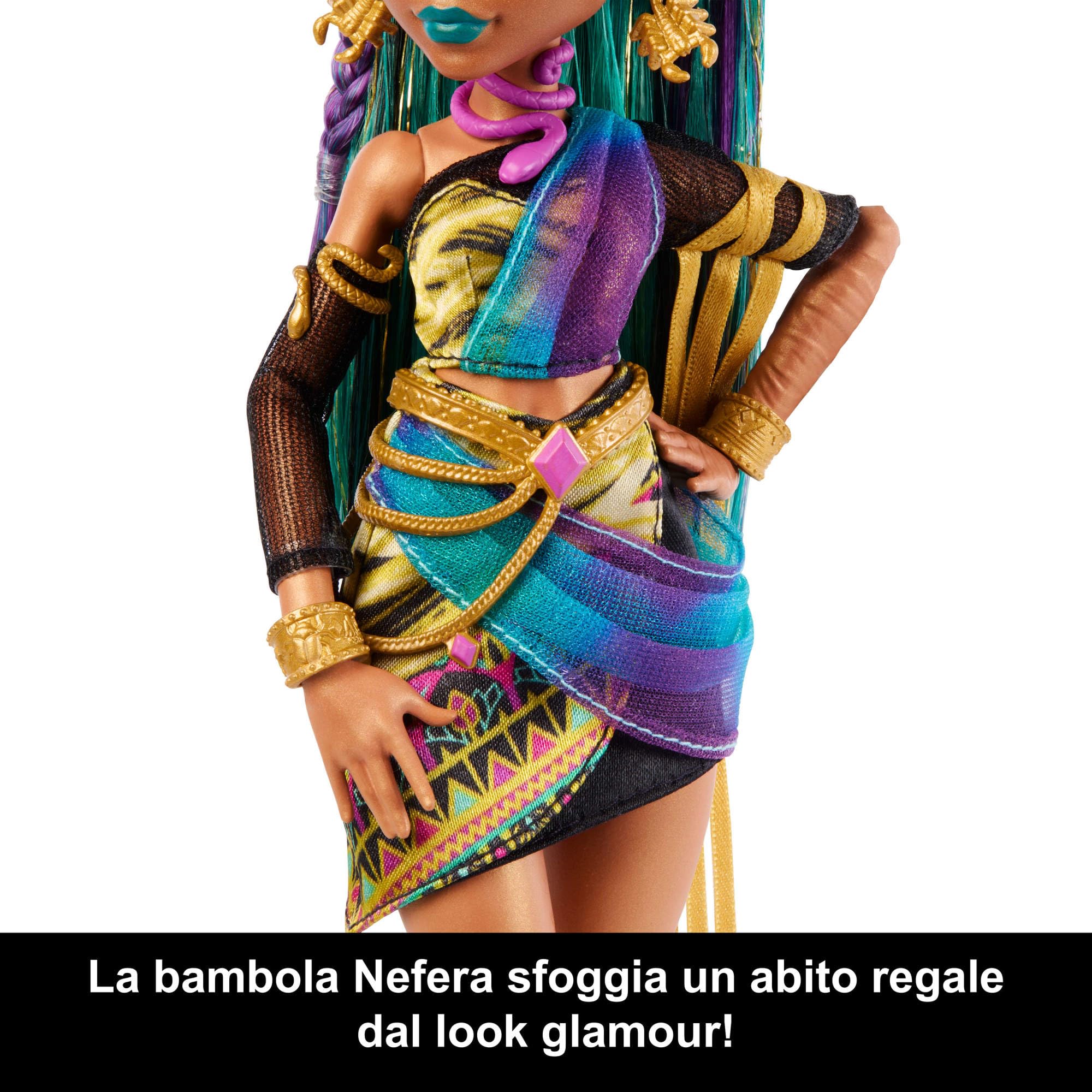 Monster High - Nefera De Nile, Bambola con Abito da Mummia Regale, Amico Scarabeo Lavish e 7 Accessori Inclusi, Borsetta, Occhiali da Sole e Bevanda, Giocattolo per Bambini, 4+ Anni, JDR48