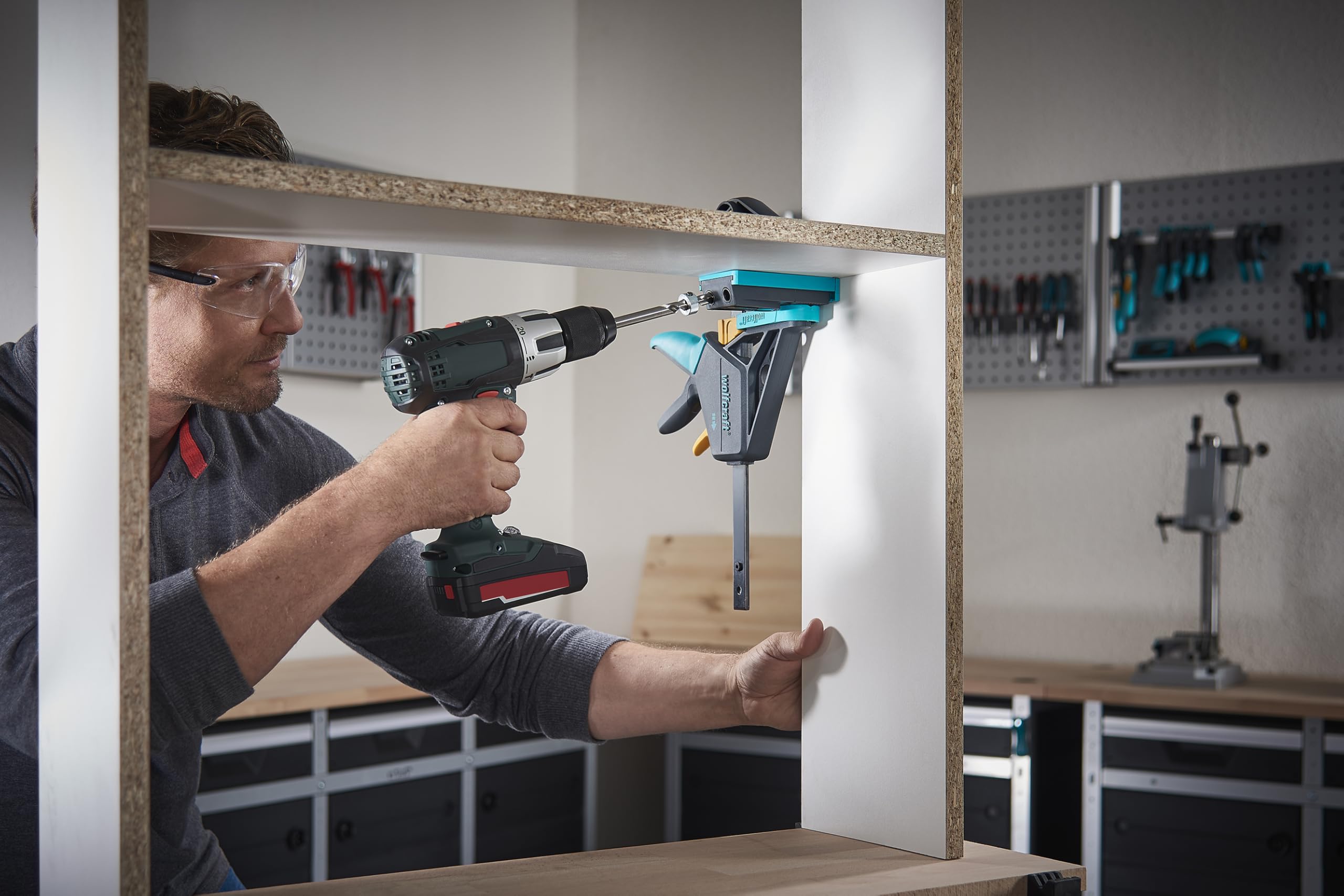 wolfcraft Set per Giunzioni Nascoste in Legno, Dima per Fori a Tasca con Punta a Gradini, Arresto di Profondità, Viti e Coprifori, in Valigetta – Giunzioni ad Angolo, a T e Piane Invisibili - 4642000