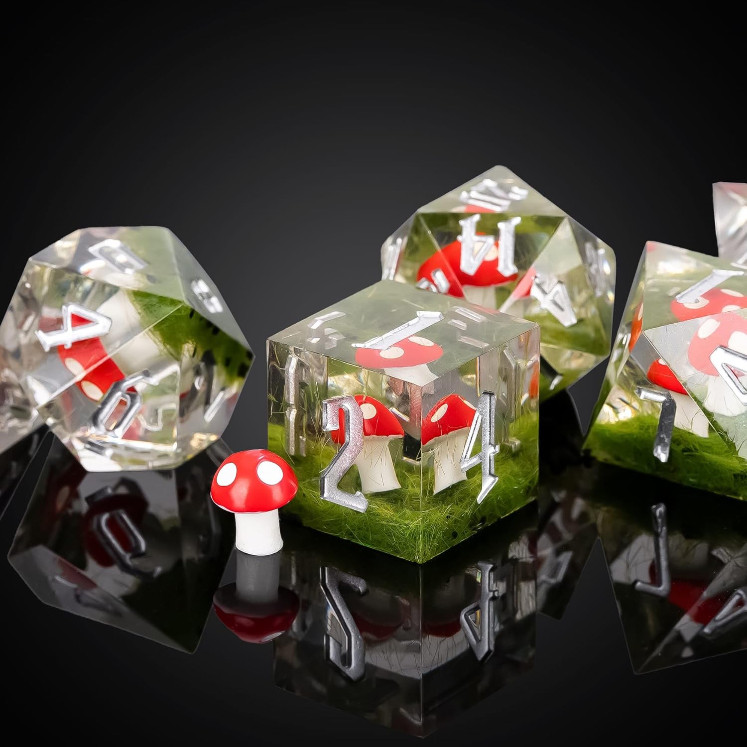 Cusdie Sharp Edge DND Dice, 7 PCs Red Mushroom Dice Set D&D D20 D12 D10 D8 D6 D4, Handcrafted Polyhedral Dice Set for RPG and Other Table Games(Red Mushroom)