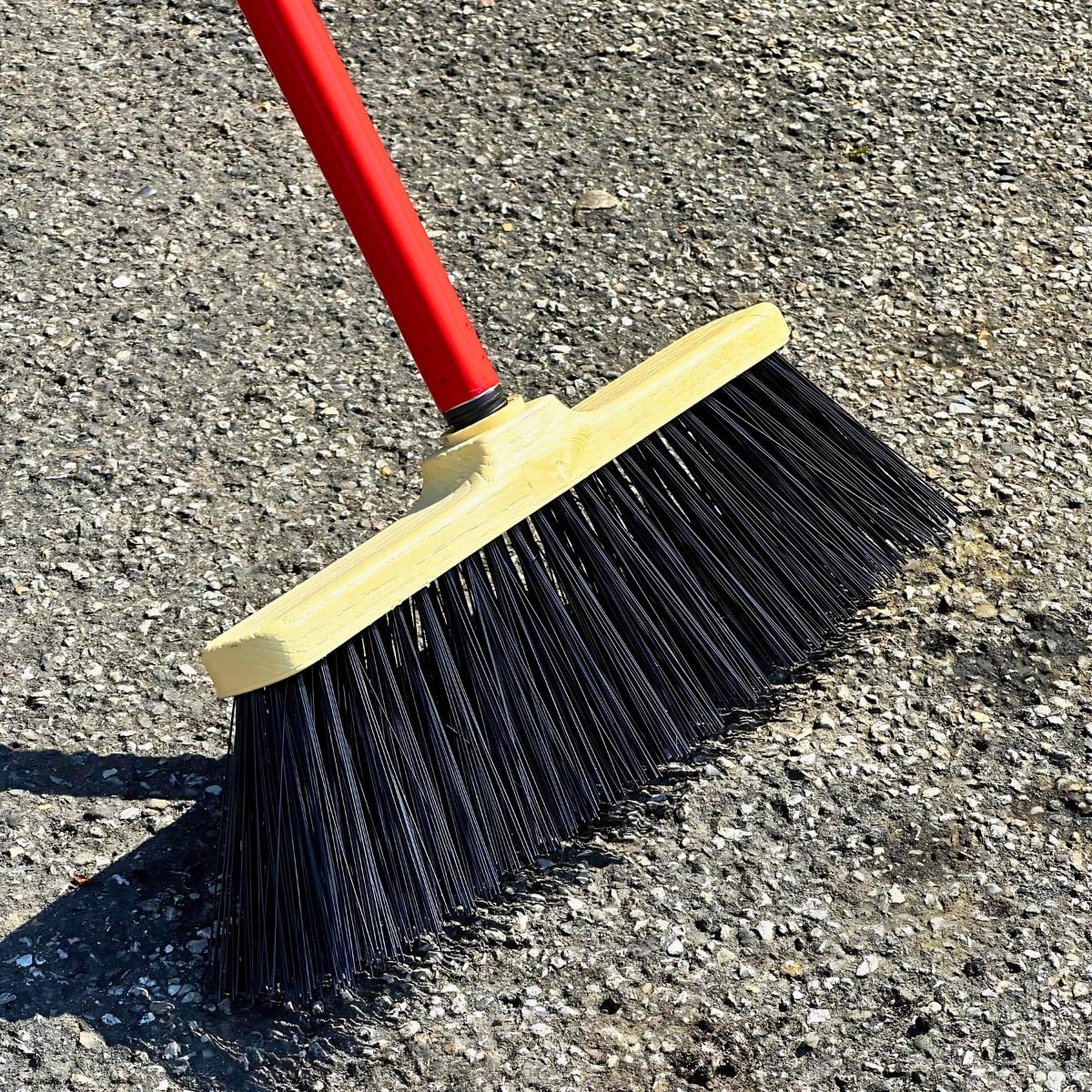 Tomaino - Scopa Da Esterno con Setole In Plastica Dure - Scopetta Ispessita ideale Per Tutti i Pavimenti Ruvidi del Cortile, Giardino, Terrazzo, Balcone, Piazzale, Garage