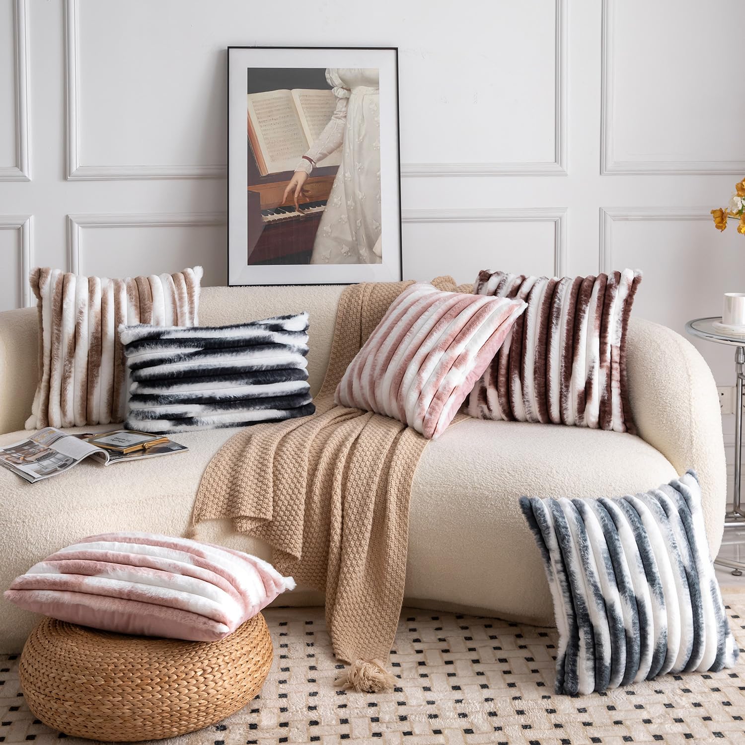 Madizz Lot de 2 Housses de Coussin en Peluche en Fausse Fourrure Housse de Coussin décorative Douce à Rayures moelleuses pour Coussin de Chambre à Coucher de canapé Marron foncé Blanc 60 x 60 cm