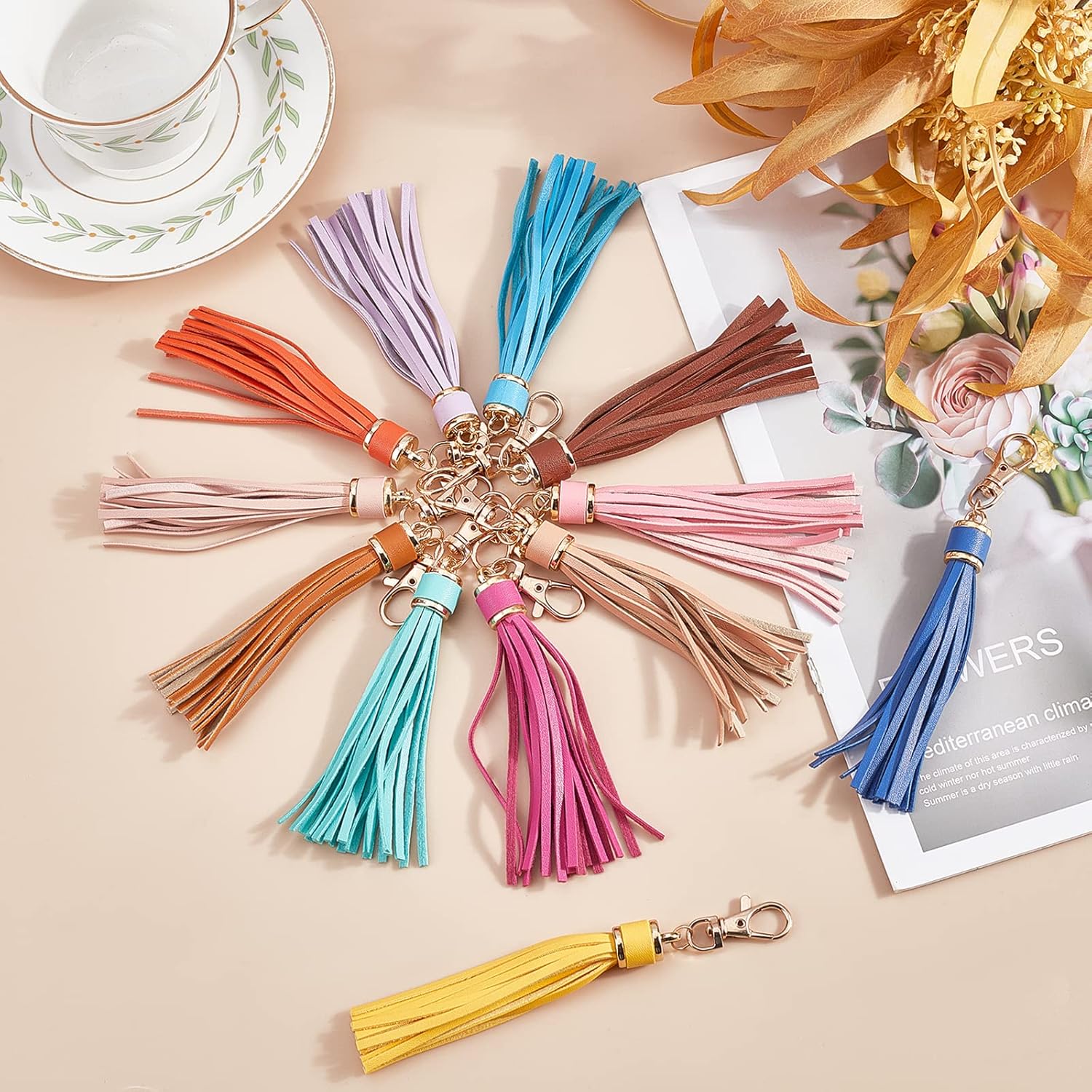 WADORN 20 Colors Leather Tassel Keychain, 5.9inch Leather Tassel Pendants Multicolor Tassel Charm Handbag Cellphone Key Decoration Tassel Charms with Clasp DIY Jewelry Craft Key Ring Accessories