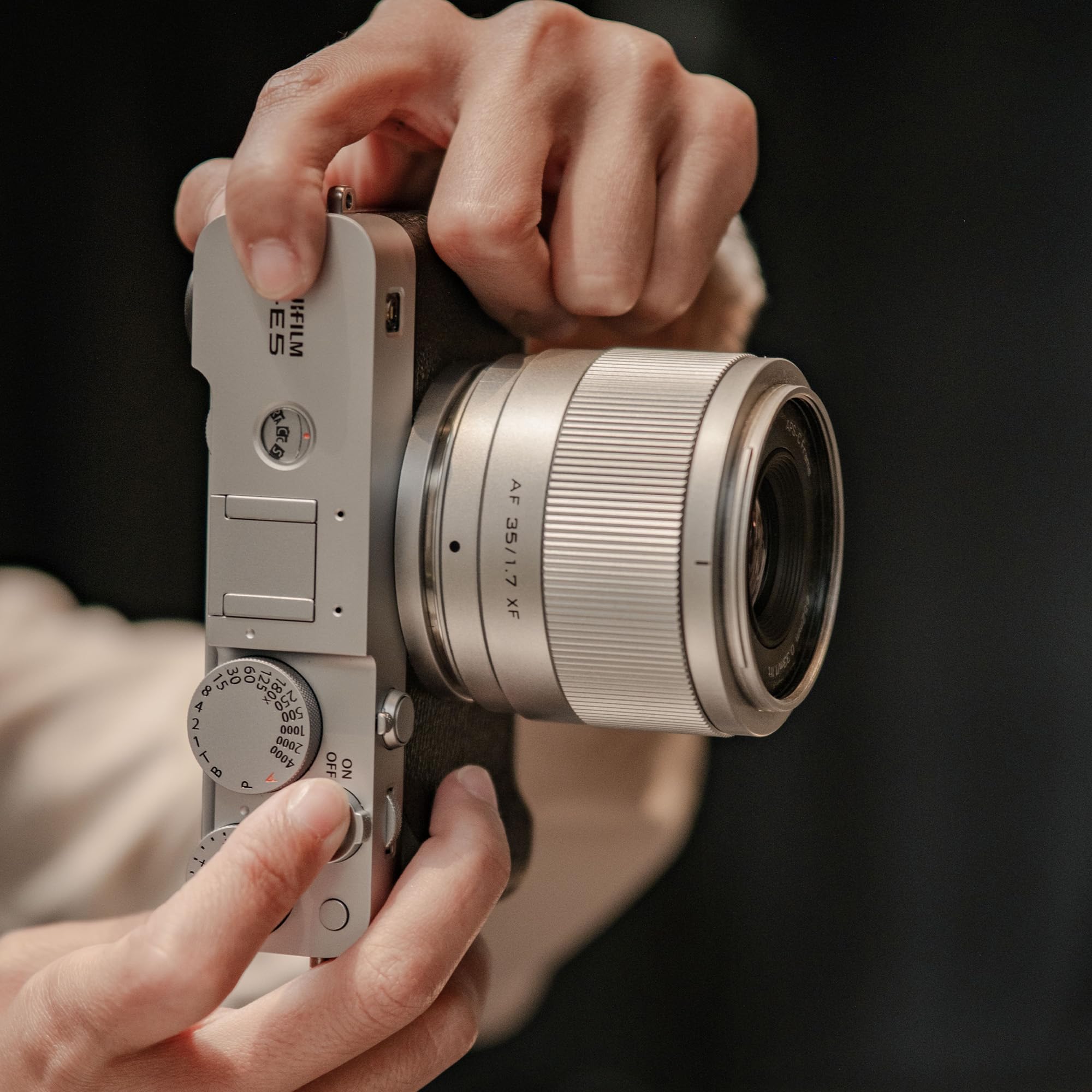 VILTROX 35mm f/1.7 XF Obiettivo, 35mm F1.7 XF Messa a Fuoco Automatica Ampia Apertura Obiettivo APS-C Prime Compatibile con Fotocamere Fujifilm XF-Mount X-E4 X-H1 X-Pro3 X-S10 X-T4 X-T10 X-T20