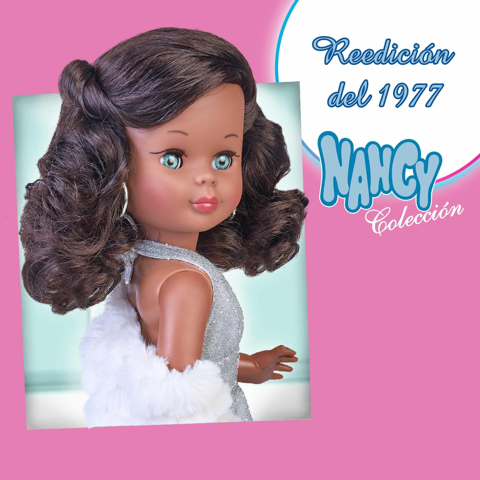 Nancy Colección Liceo Reedición de 1977, Muñeca de 42 cm con Mono Plateado Largo Anudado al Cuello, Luce una Media Melena Ondulada de Color Marrón Oscuro, Certificado Oficial, Famosa (NAL13000)