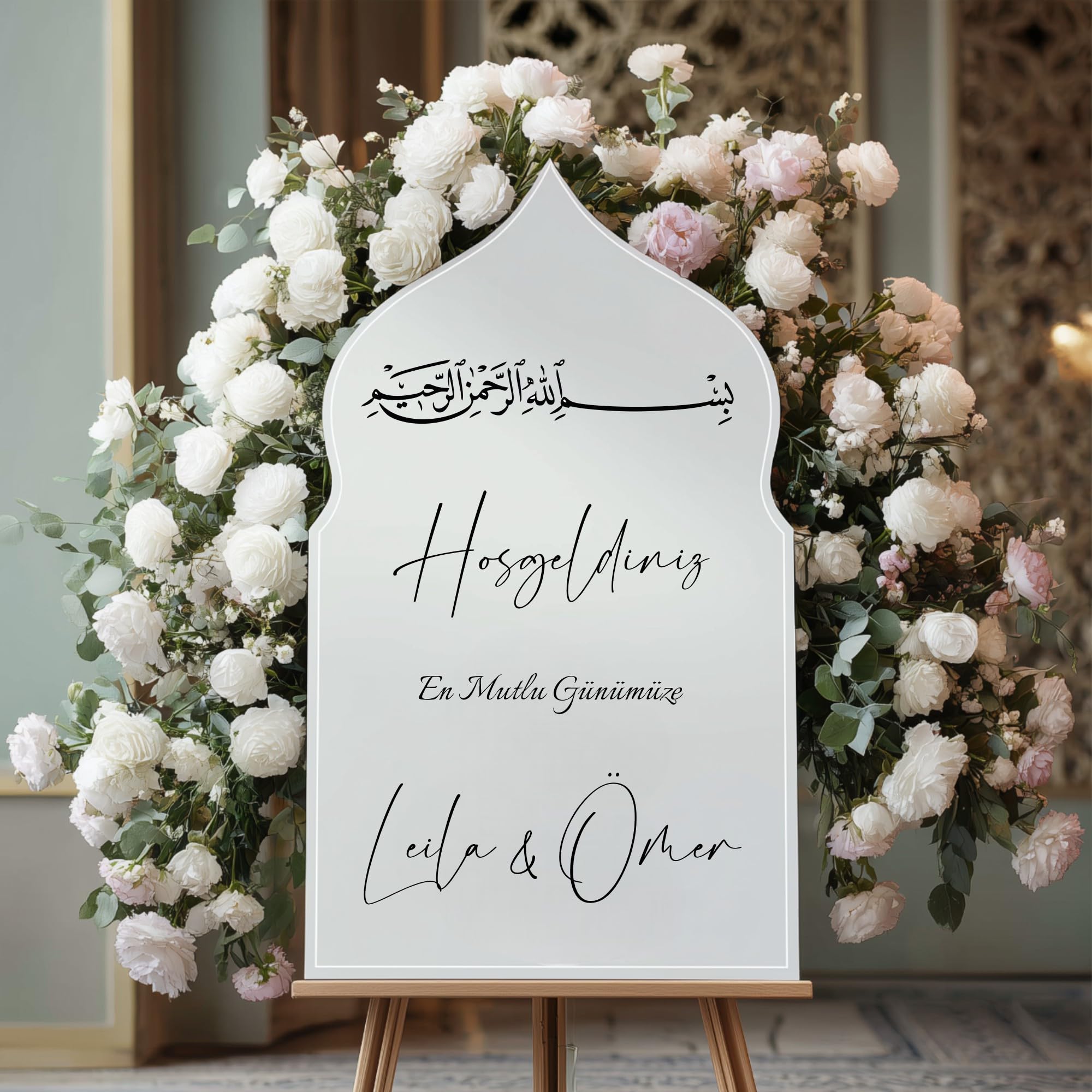 Willkommensschild Hochzeit personalisiert Acrylglas Weiß Hochglanz in arabischer Arche-Form – elegante Deko für Empfang, Party & Events – Made in Germany