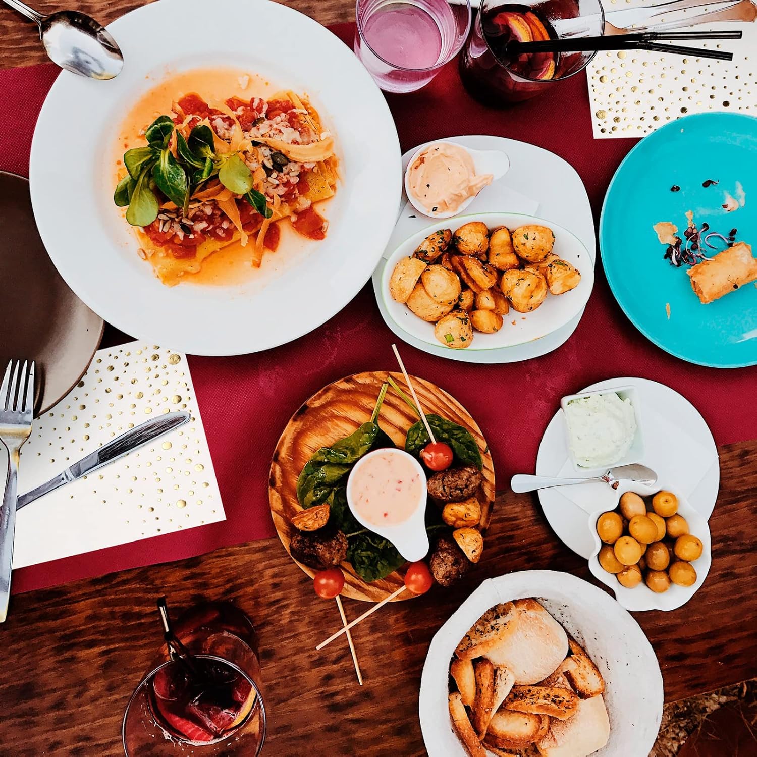 200 Party Set - Stylish 6.5 x 6.5 Inch Silver and Gold Napkins, 100 Pack of GOld and 100 Pack of Silver Lunch Napkins - Add Sparkle to Your Event with Party Napkins - Disposable 3 Ply Wedding Napkins