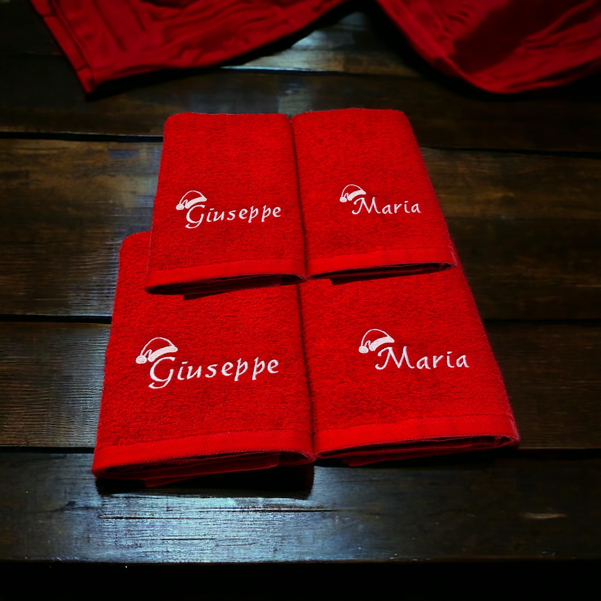 Regalo di Natale per coppia. Set asciugamani natalizi bagno personalizzati. 4 asciugamani rossi ricamati in 100% cotone.
