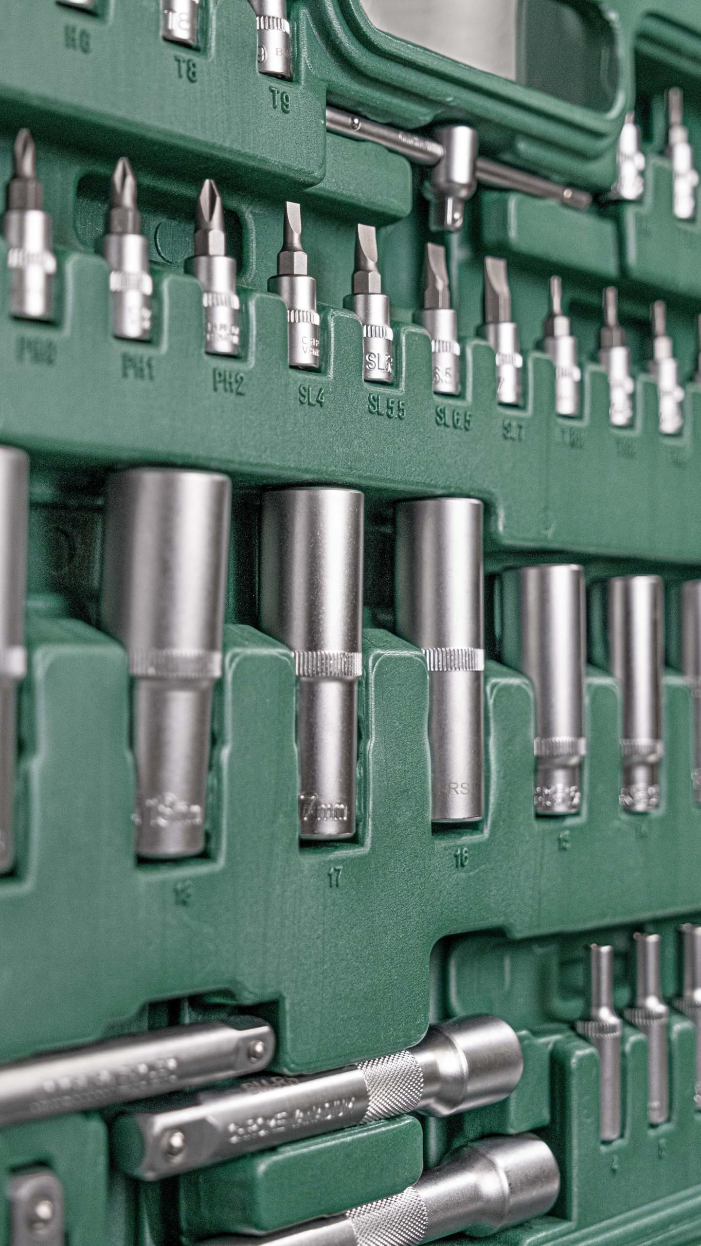 Brüder Mannesmann Steckschlüsselsatz 179-tlg. – Profi-Set aus Chrom-Vanadium-Stahl mit Ratschen, Stecknüssen, Bits & Zubehör, für Werkstatt & Heimwerker, im robusten Koffer. | M98455