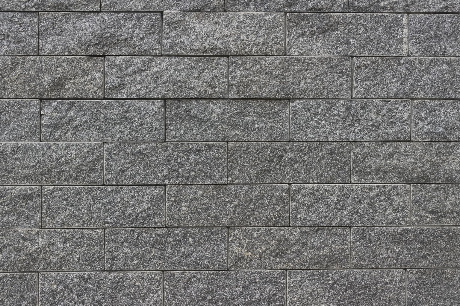 Kalu Creations – Rivestimento in Serizzo Nero Naturale 30x15 cm (8 Pezzi) – Pietra Antiscivolo e Impermeabile per Interno ed Esterno – Design Elegante per Pareti, Caminetti, Facciate