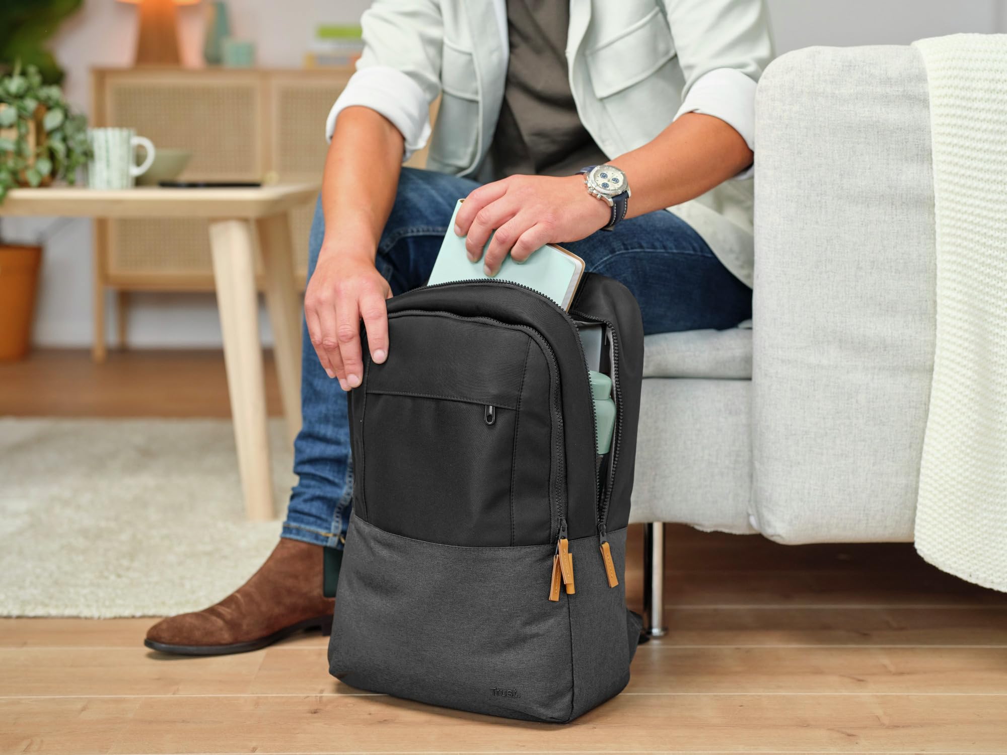 Trust Lisboa Sac à Dos pour Ordinateur Portable 16 Pouces, 23 Litres, Noir | avec Sangle pour Chariot, Plastique Recyclé, Backpack PC Voyage Homme Femme Collège Loisir Affaire Travail