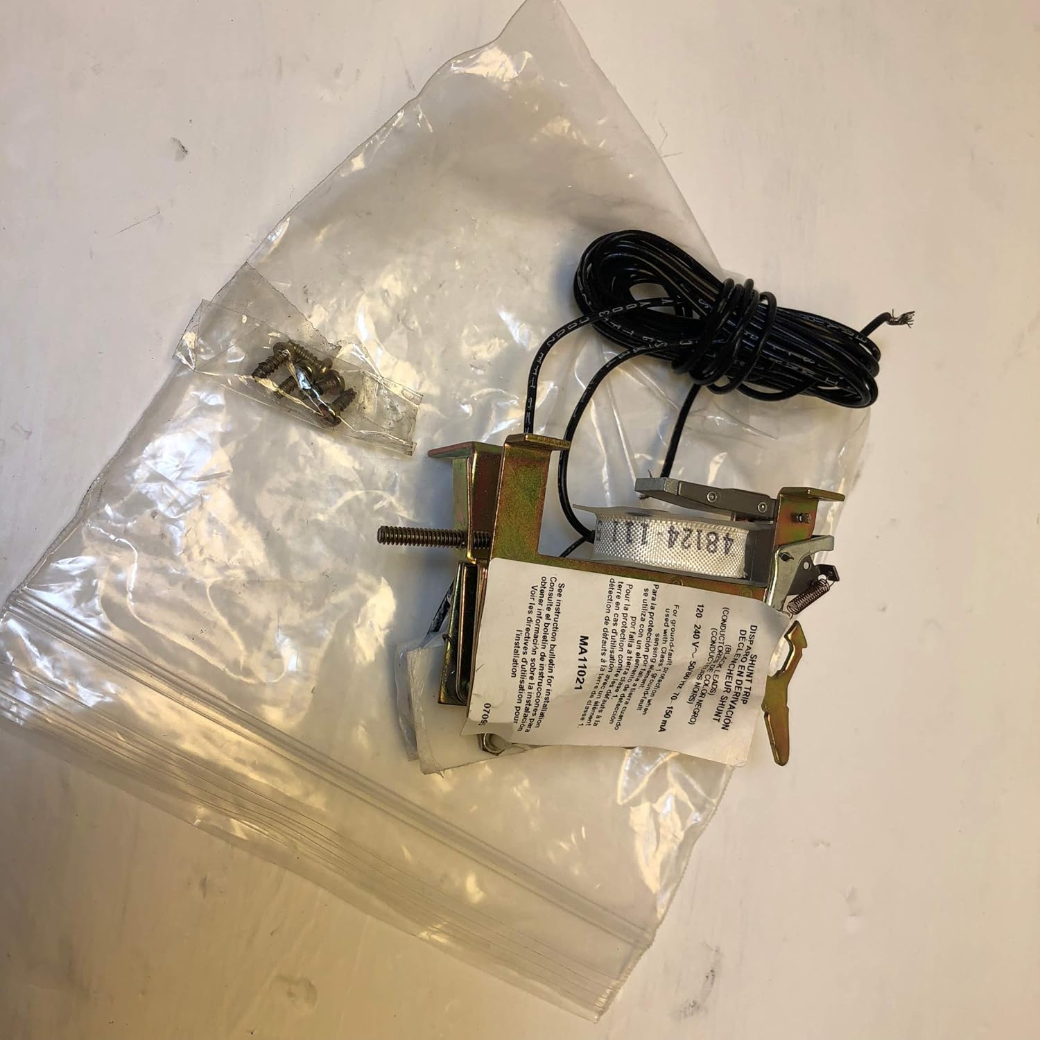 SCHNEIDER ELECTRIC Circuit Breaker Shunt Trip 120-240-Vac MA11021 Cable End