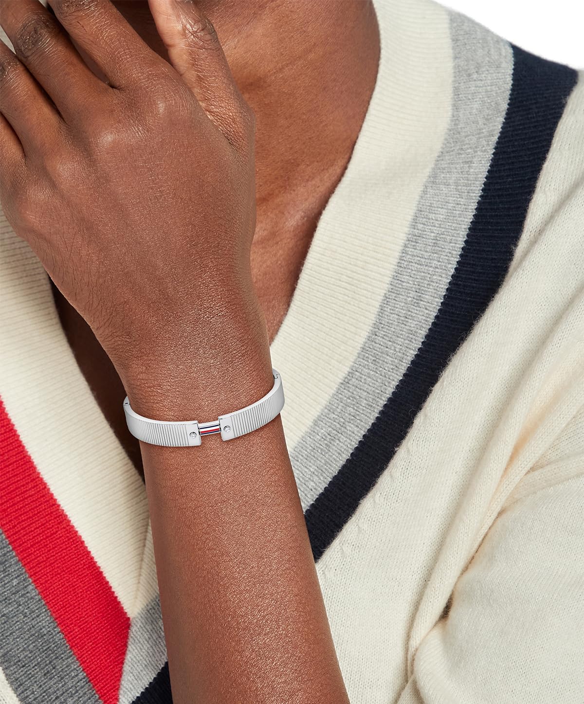 Tommy Hilfiger Jewelry Brazalete Rígido para Mujer en Acero Inoxidable con Cristales - Disponible en versión Oro o Plata