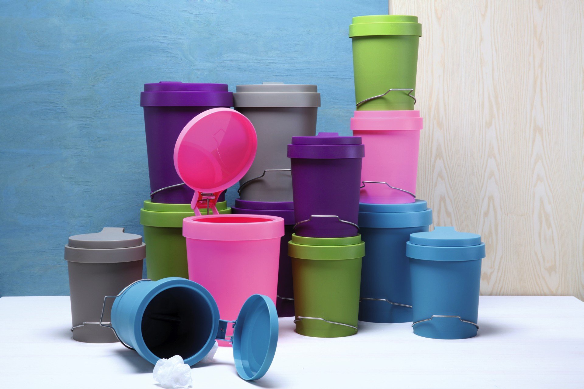 AUTHENTICS オーセンティクス ティップ ペダルビン 15L Amazon｜AUTHENTICS ペダルビン TIP 15L レッド 086-02002｜フタ付き