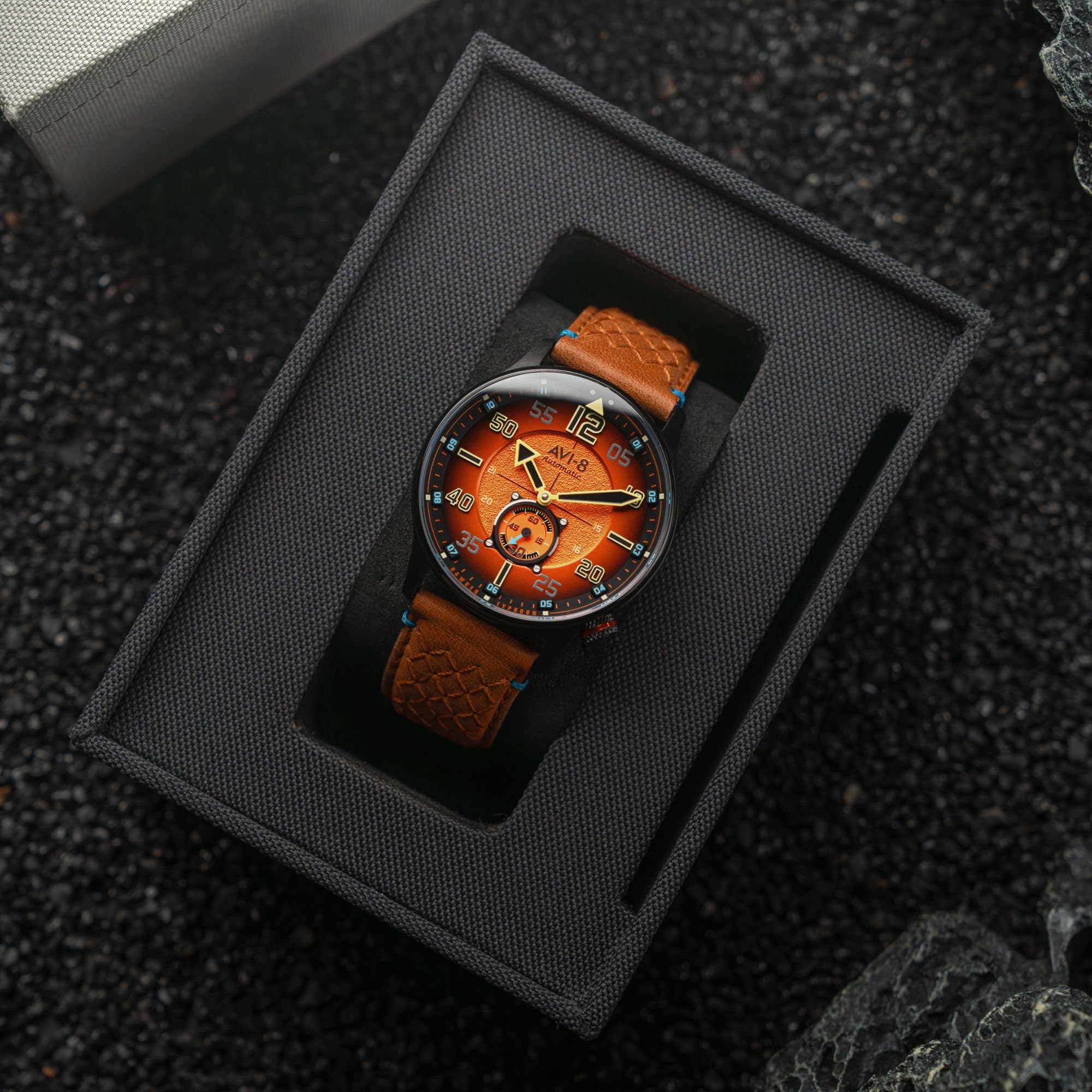 AVI-8 Hawker Typhoon Baldwin Orologio automatico da uomo 42mm con cinturino in pelle AV-4119