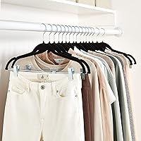 Vista 6 de Yaxa Basics Perchas antideslizantes de terciopelo para ropa con clips, gancho giratorio de 360 grados, organiza pantalones y faldas, negro/plata