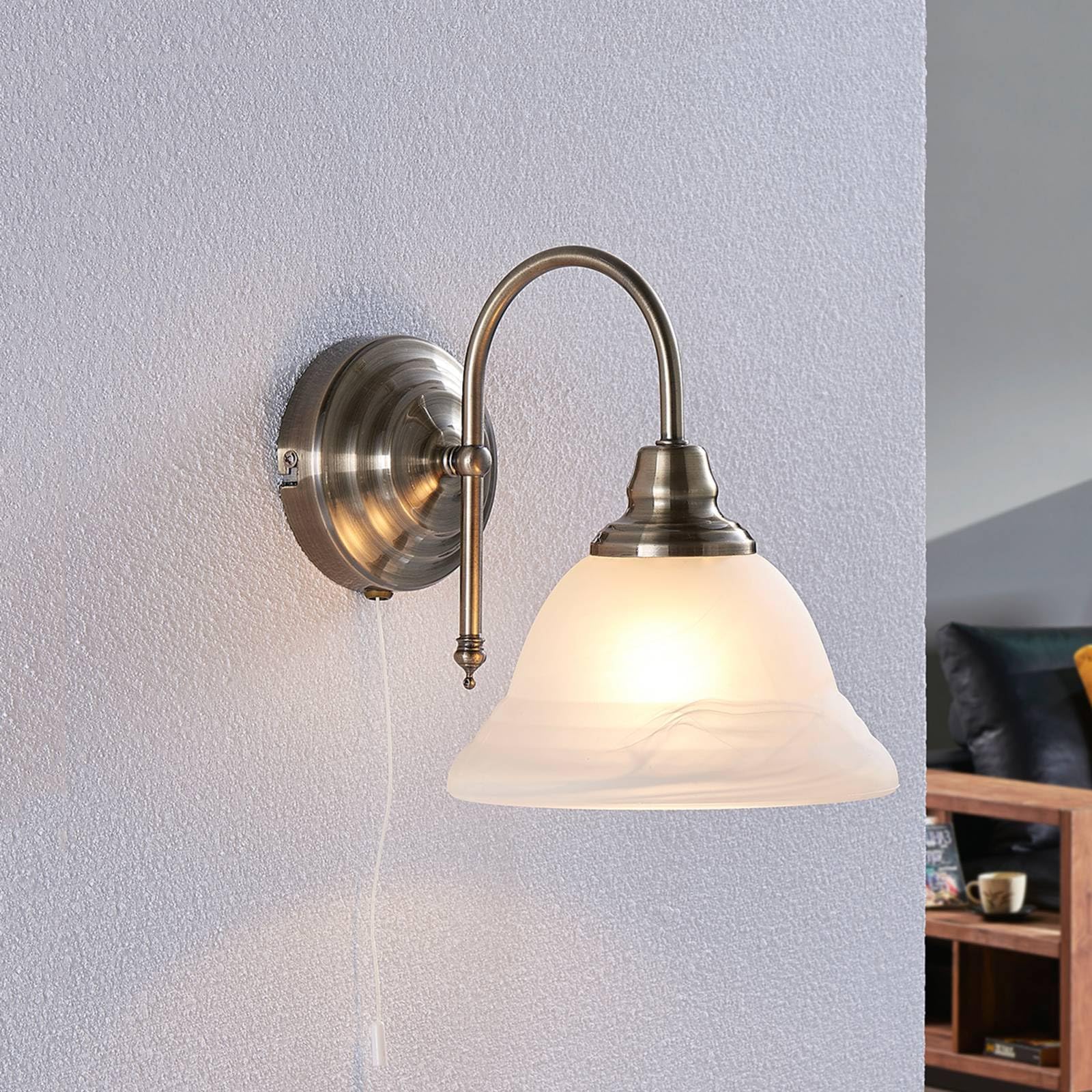 Lindby Wandleuchte, Wandlampe Innen Hanna (Retro Vintage Antik) in Weiß aus Glas (1 flammig E14) - Wandstrahler Wandbeleuchtung Schlafzimmer/Wohnzimmer Wohnzimmerleuchte