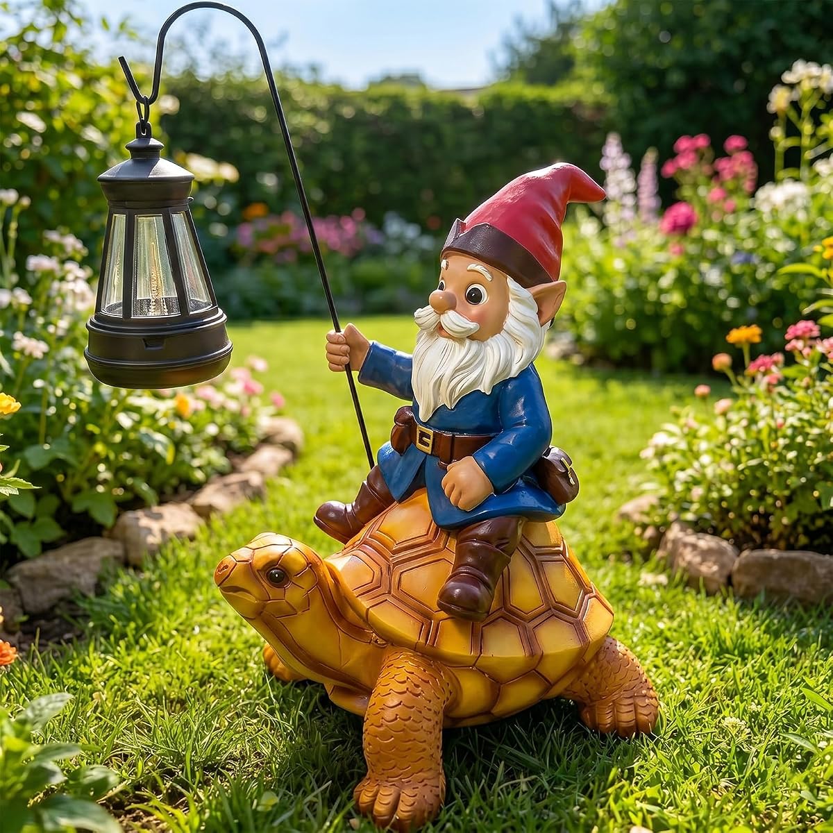 Decoración de gnomo de jardín, divertida estatua de gnomo solar de resina para césped, patio, decoración al aire libre, figura de gnomo de montar tortuga con linterna, regalo para mujeres y hombres (gnomo-F)