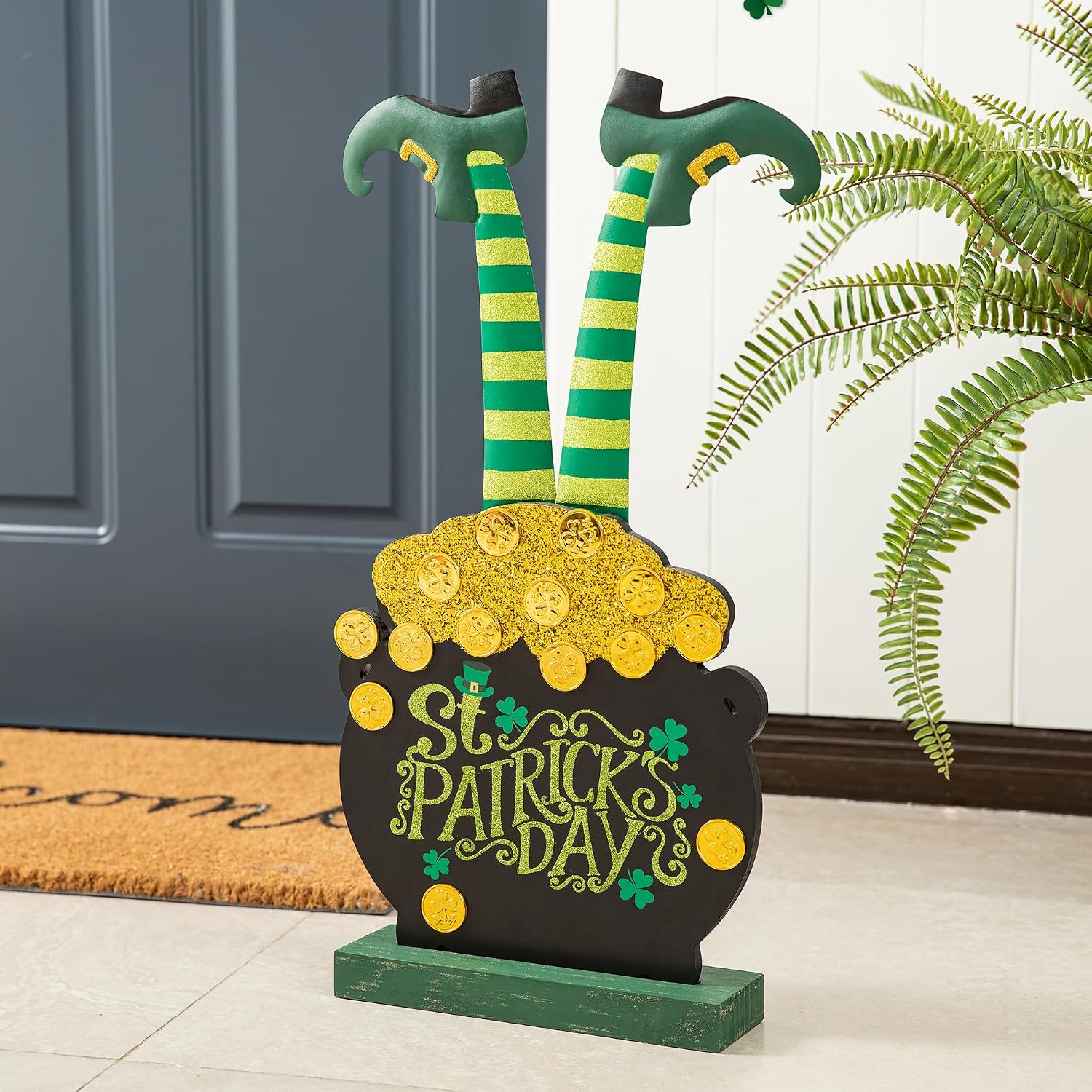 Glitzhome 24"H St. Patrick's Porch Sign, Leprechaun Pot of Gold Porch Decor, Farmhouse Rustic, Wooden Porch Board Welcome Sign for Front Door Porch Wall or Deck Patio Indoor Outdoor and Yard Decor