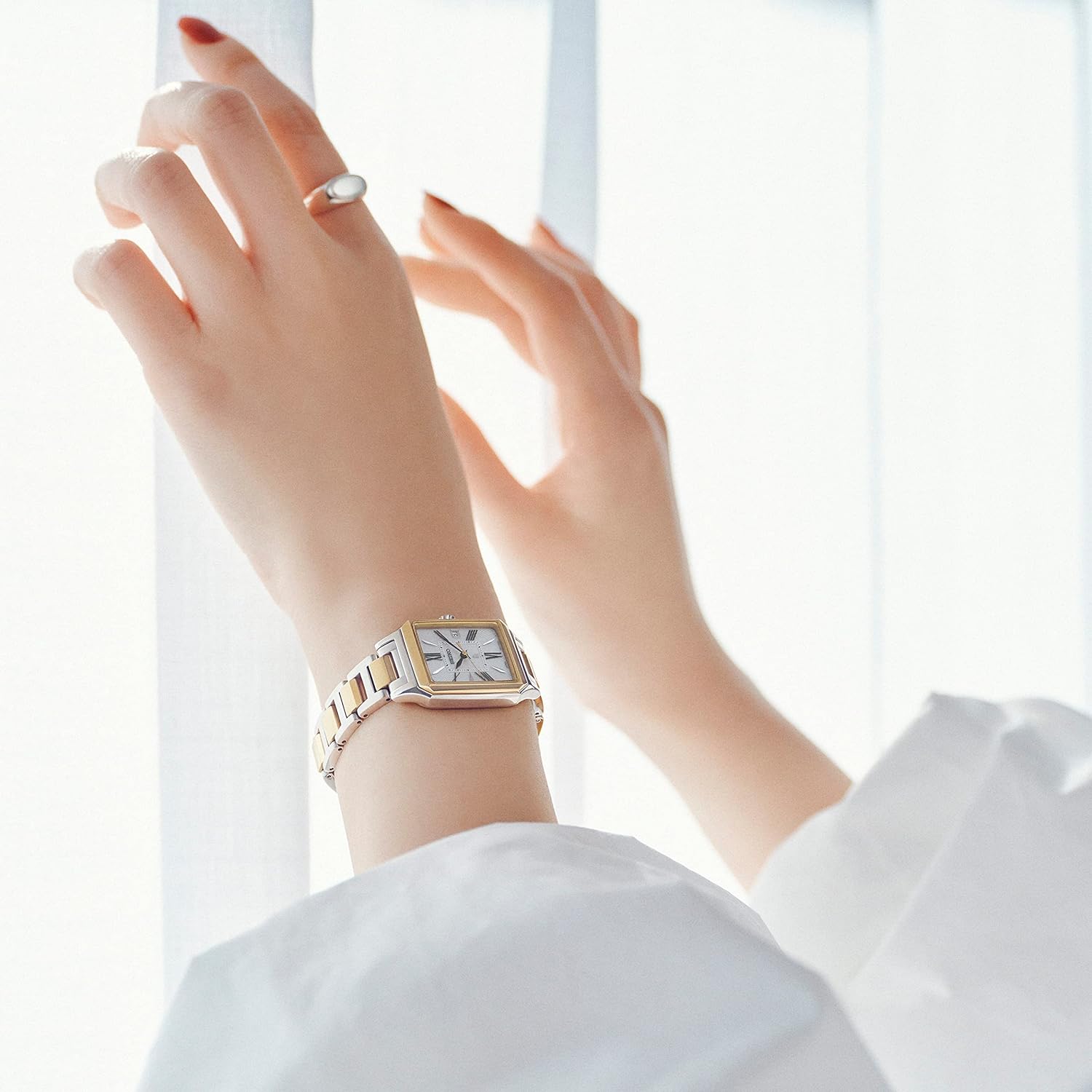 SEIKO SSVW210 [LUKIA Grow Solar Radio Correction Women's Metal Band] Watch Japan Import May 2023 Model