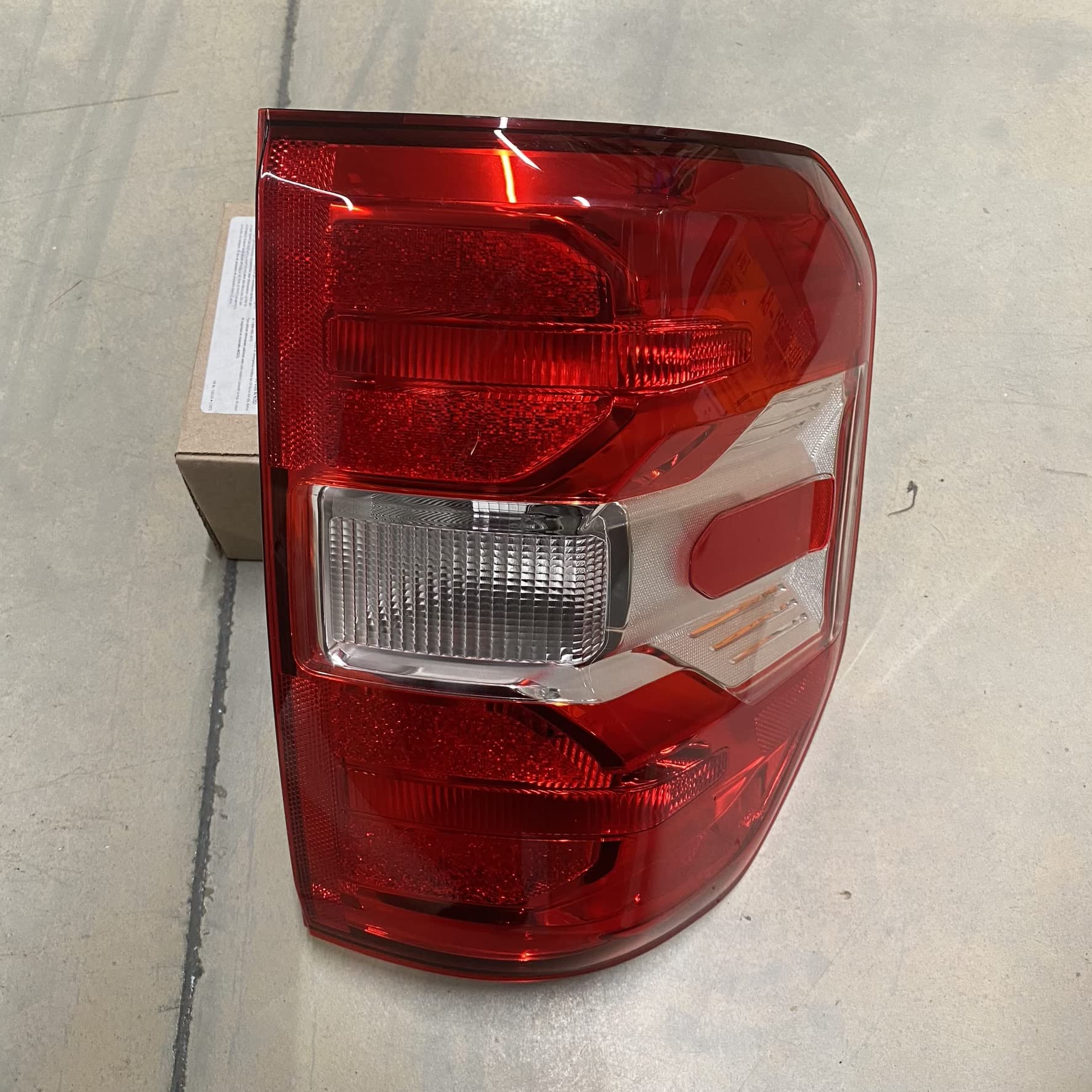Amazon.com: 21-23 Ford Maverick RH Passenger Halogen Tail Lamp